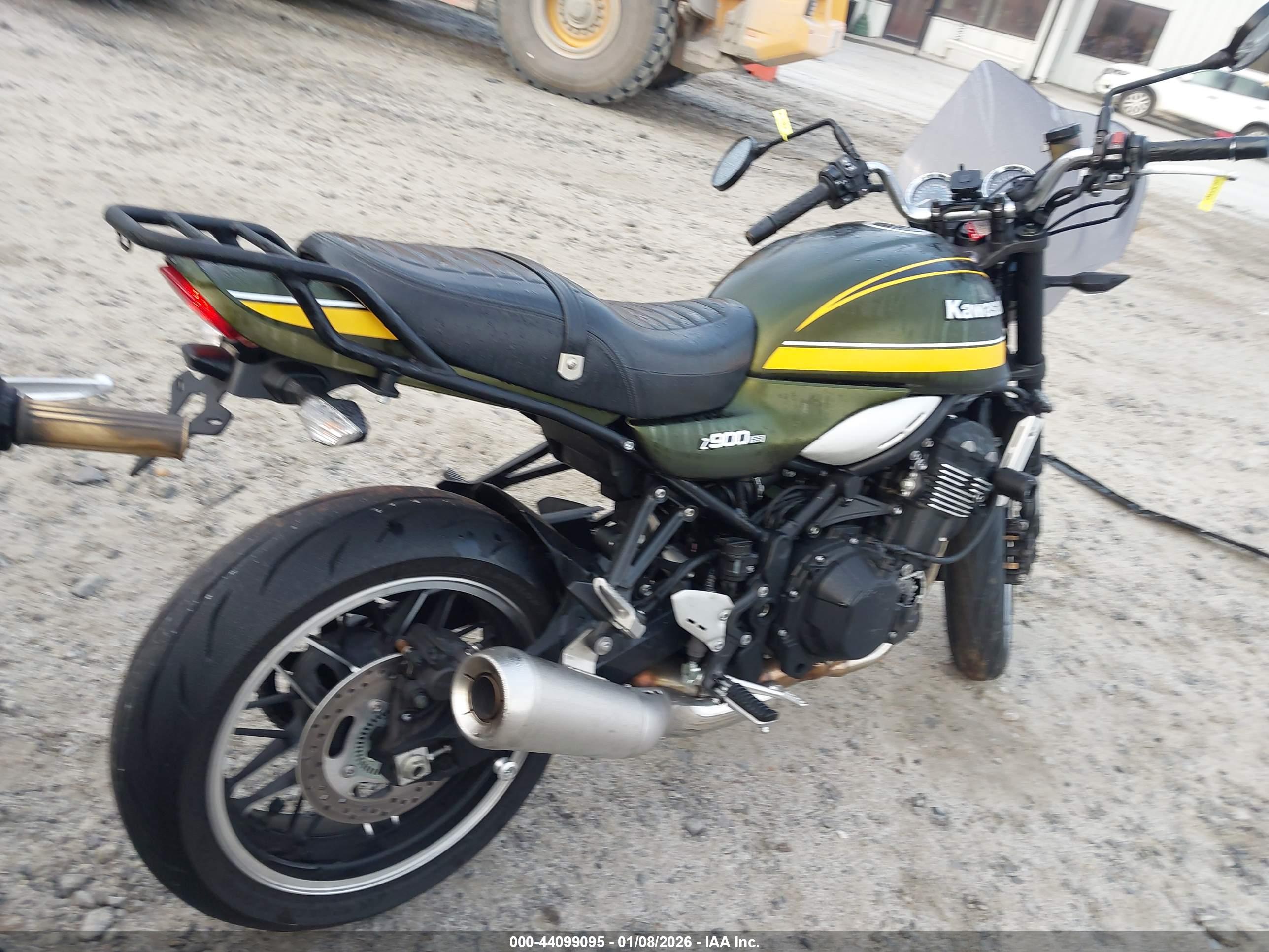 KAWASAKI ZR900 image 4