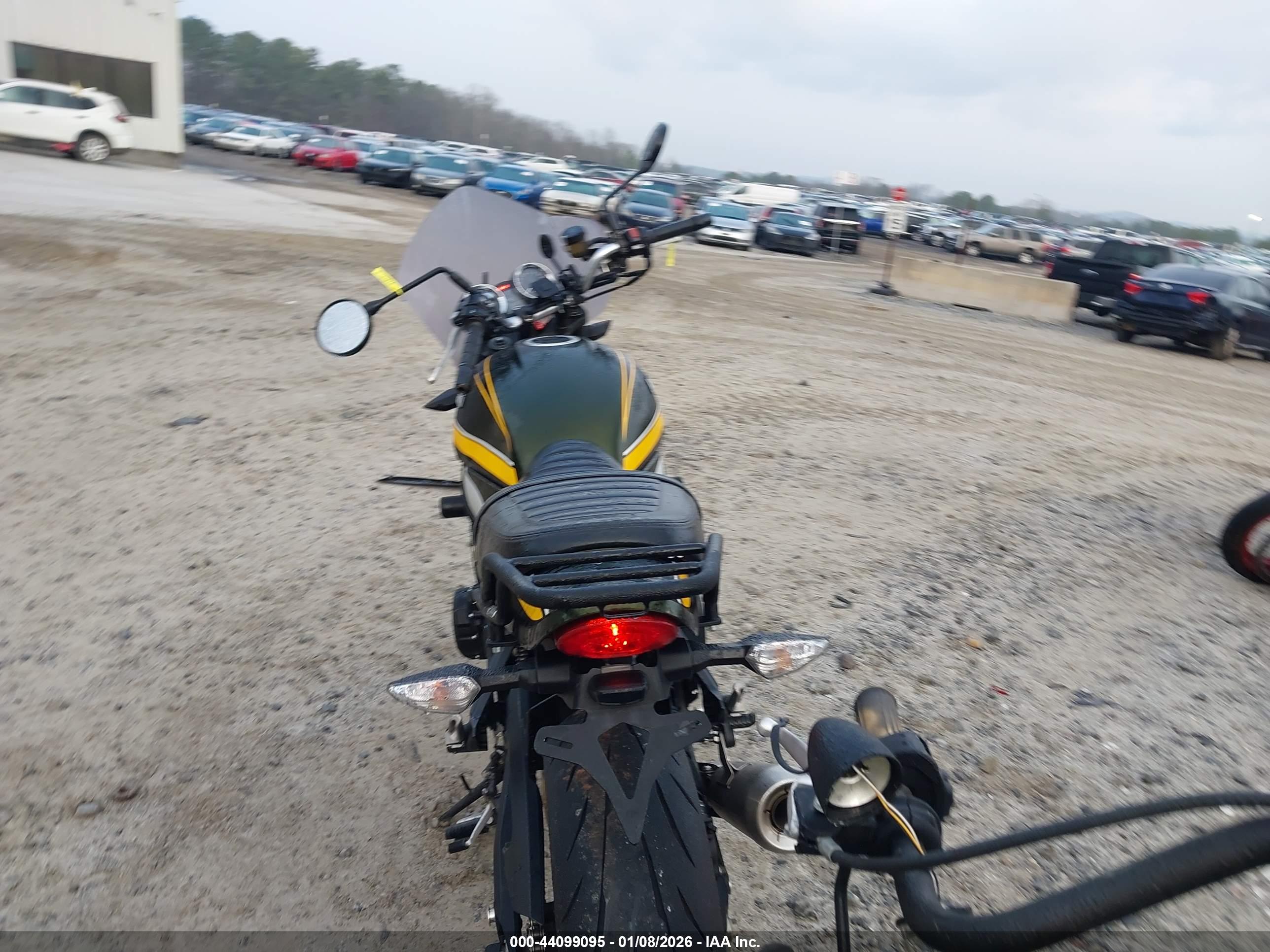 KAWASAKI ZR900 image 6