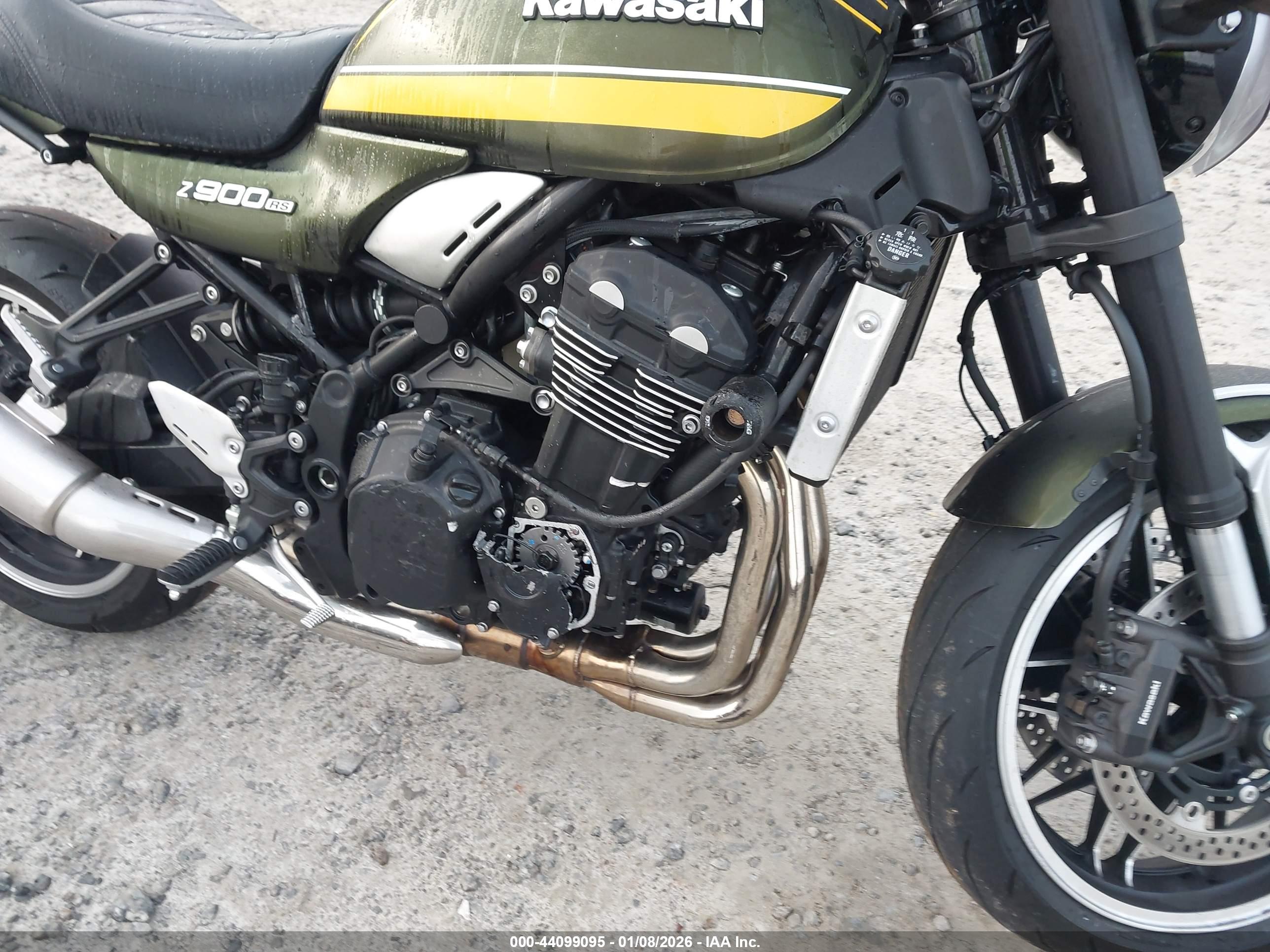 KAWASAKI ZR900 image 8