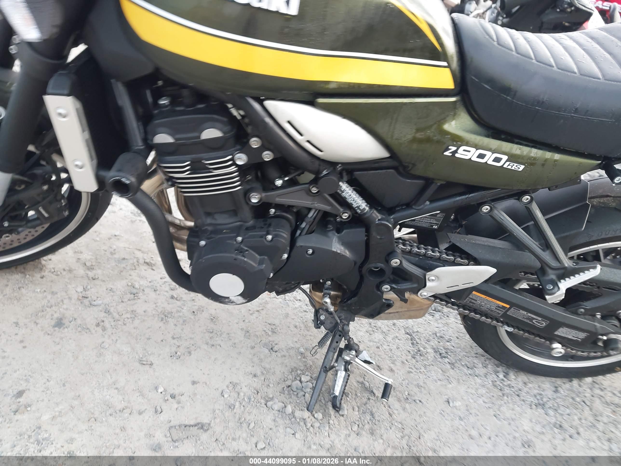 KAWASAKI ZR900 image 9
