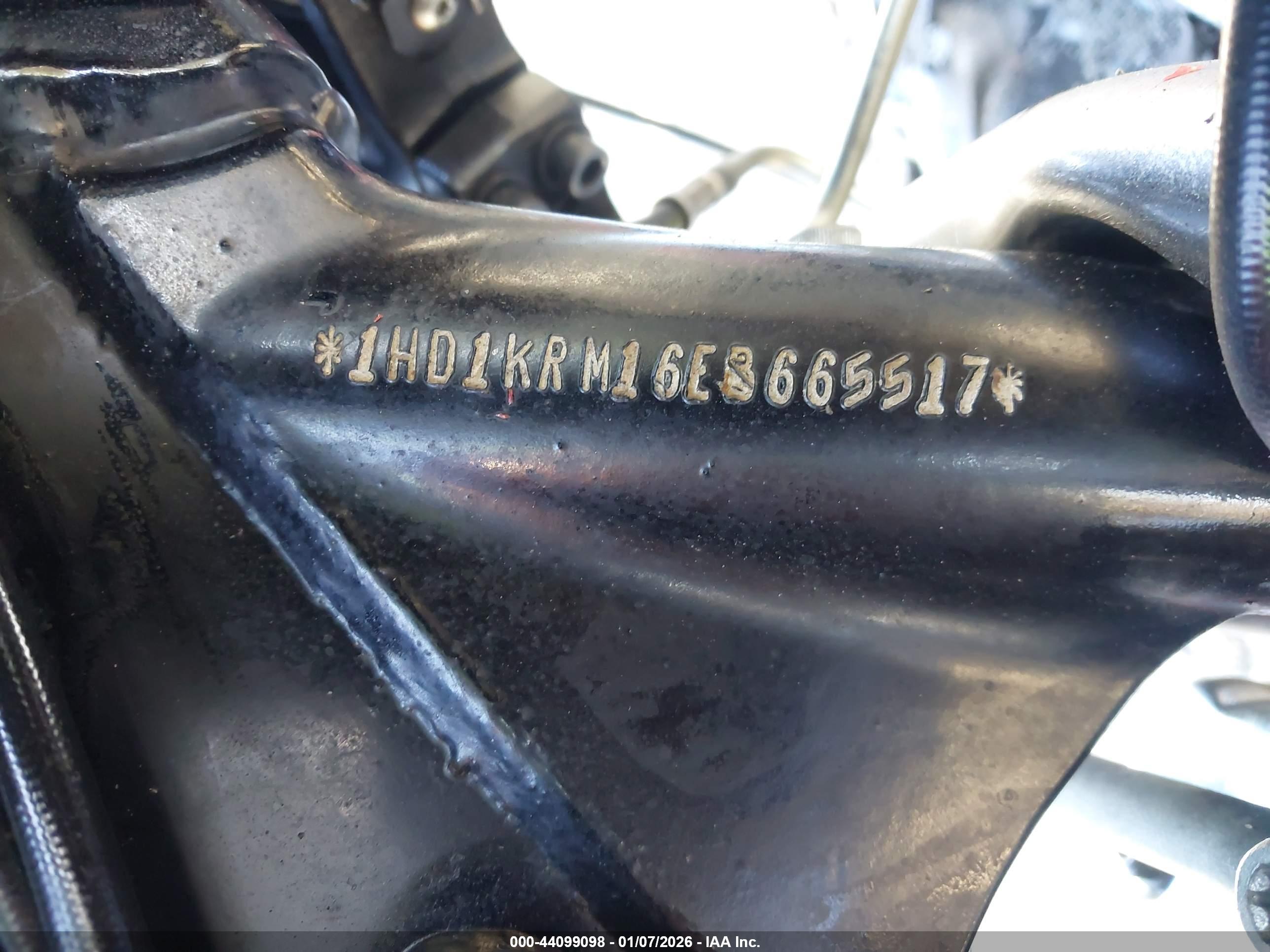 HARLEY-DAVIDSON FLHXS image 10