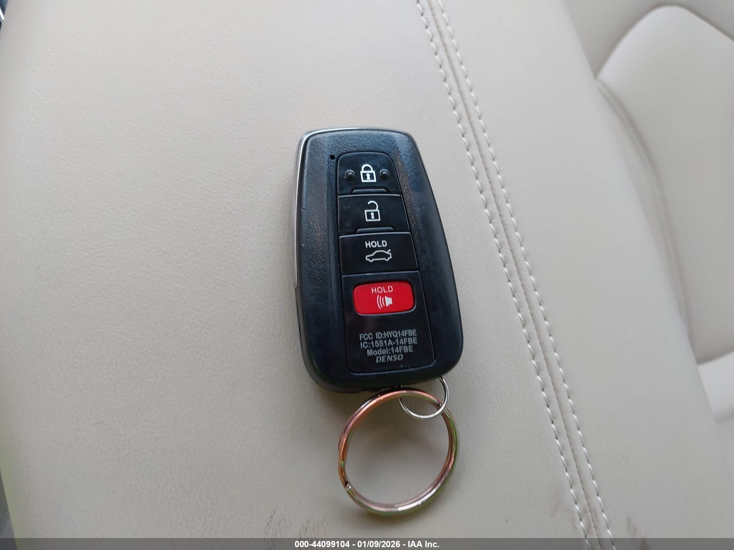 TOYOTA AVALON image 11