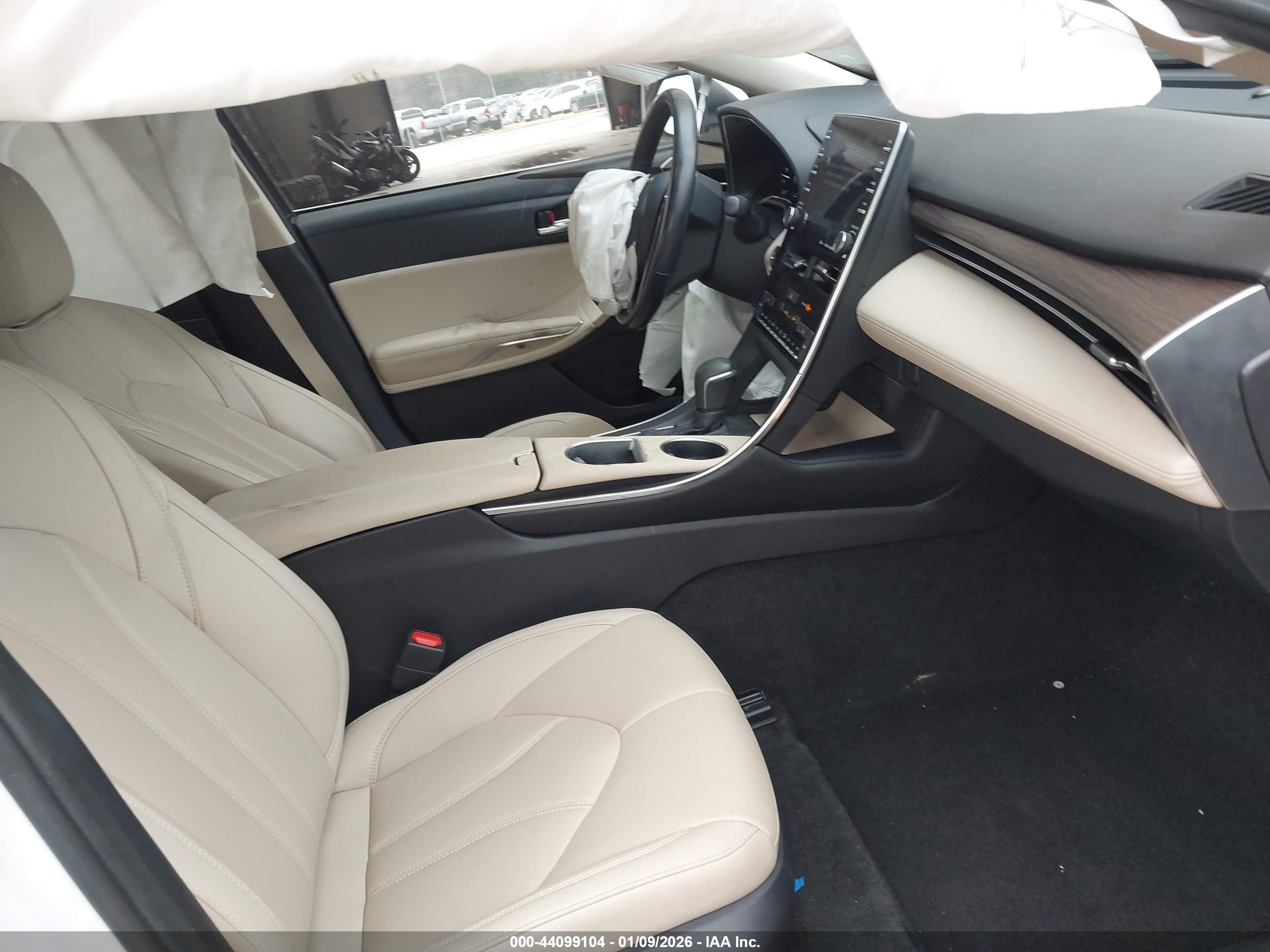 TOYOTA AVALON image 5