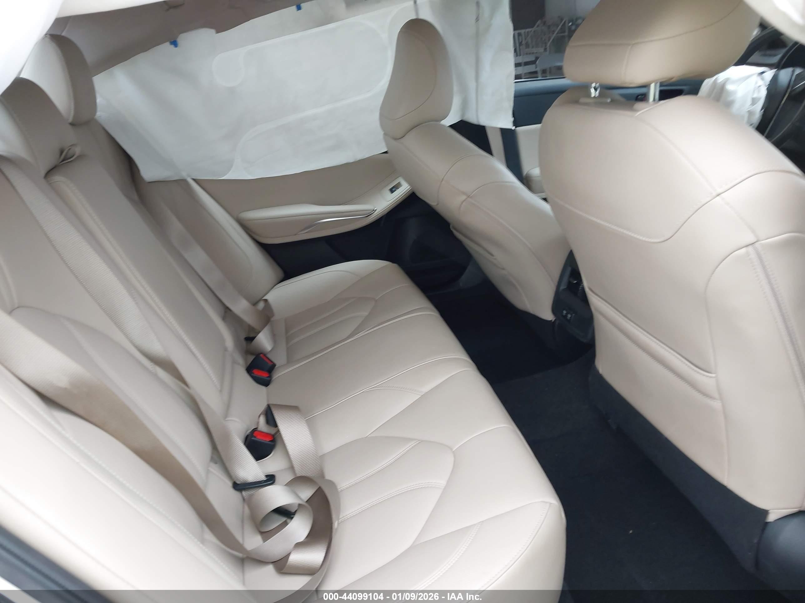 TOYOTA AVALON image 8