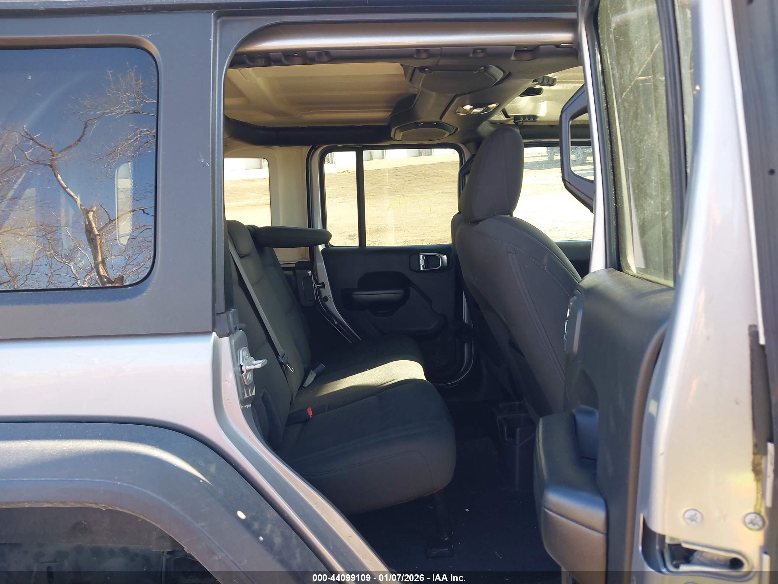 JEEP WRANGLER image 8