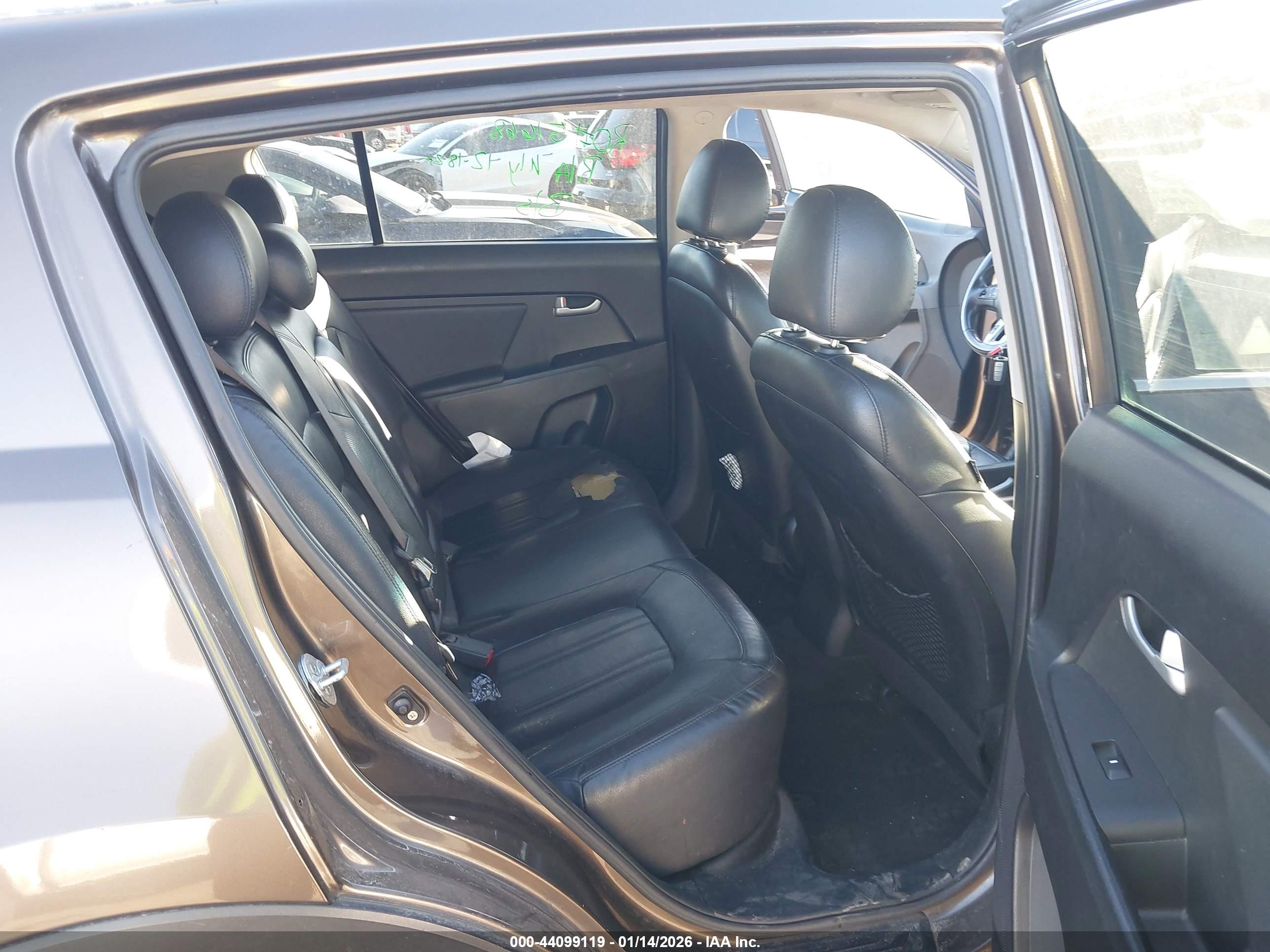 KIA SPORTAGE image 8