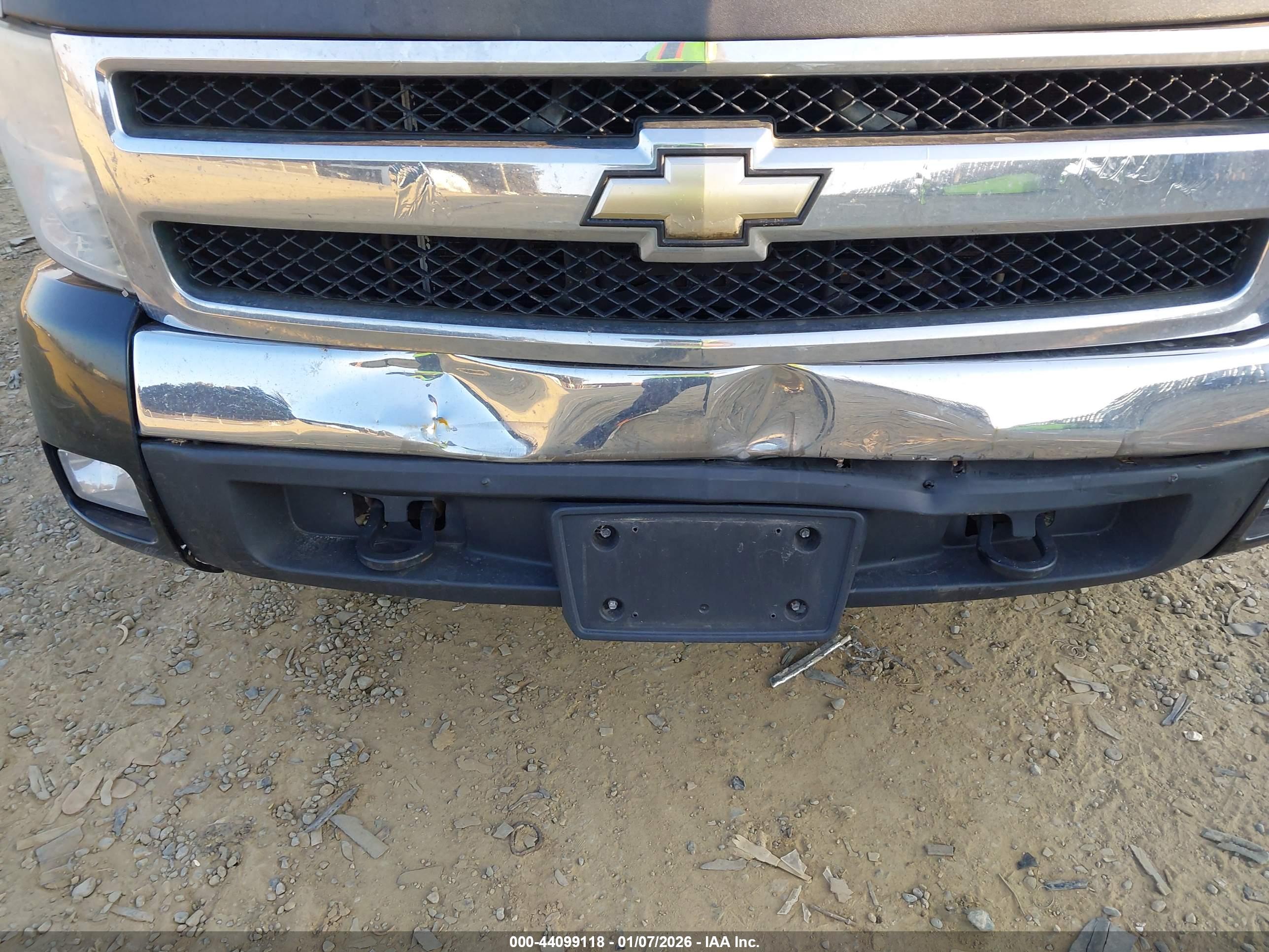 CHEVROLET SILVERADO image 6