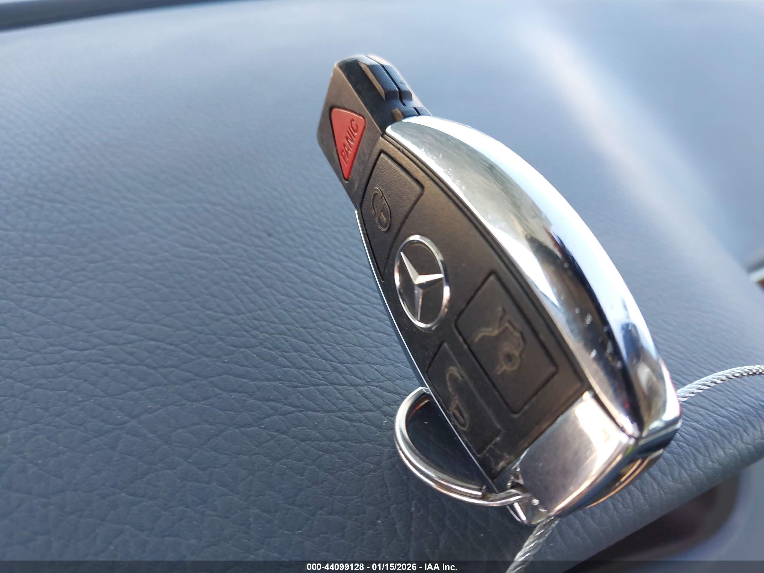 MERCEDES-BENZ E image 11