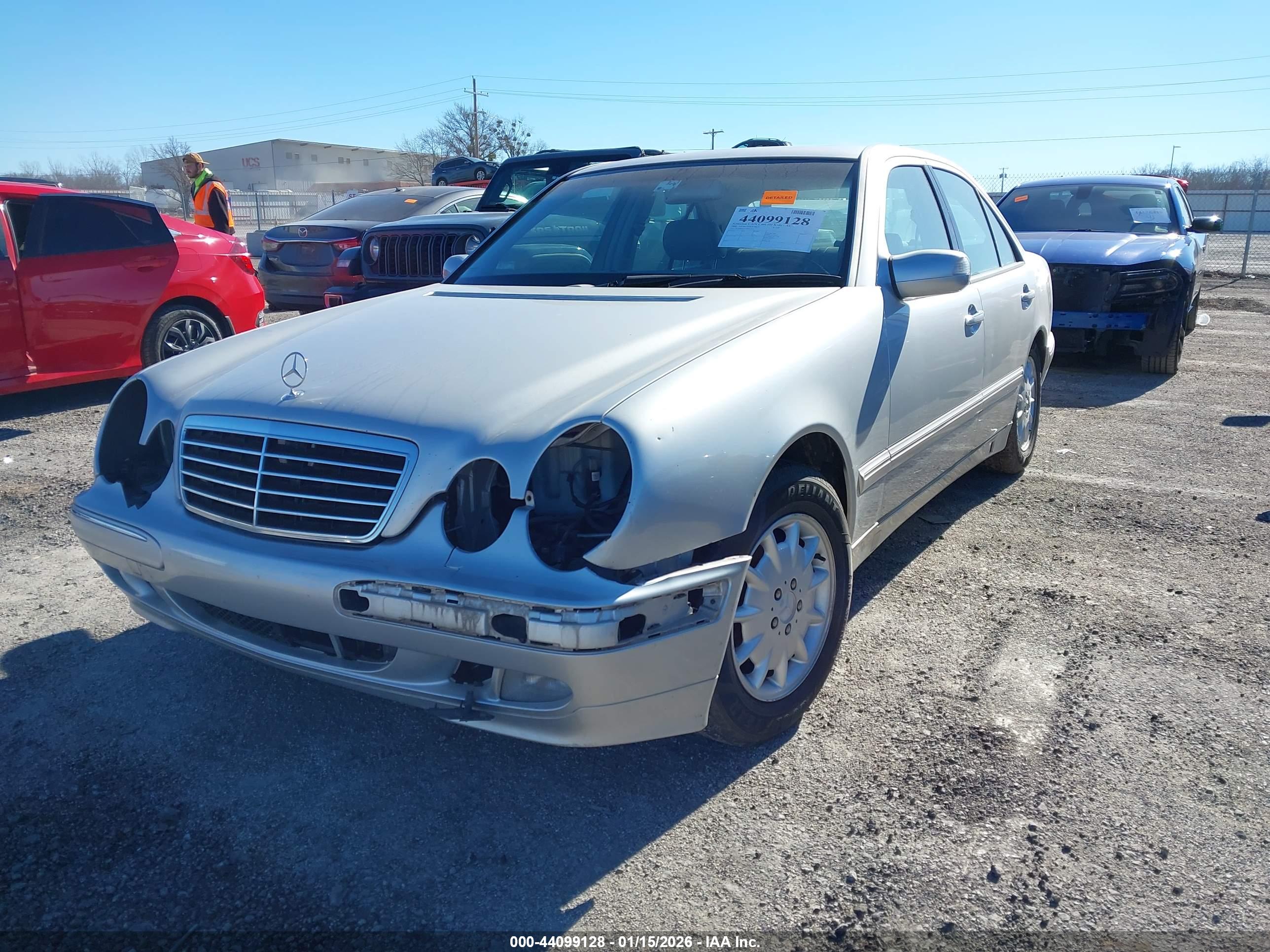 MERCEDES-BENZ E image 2