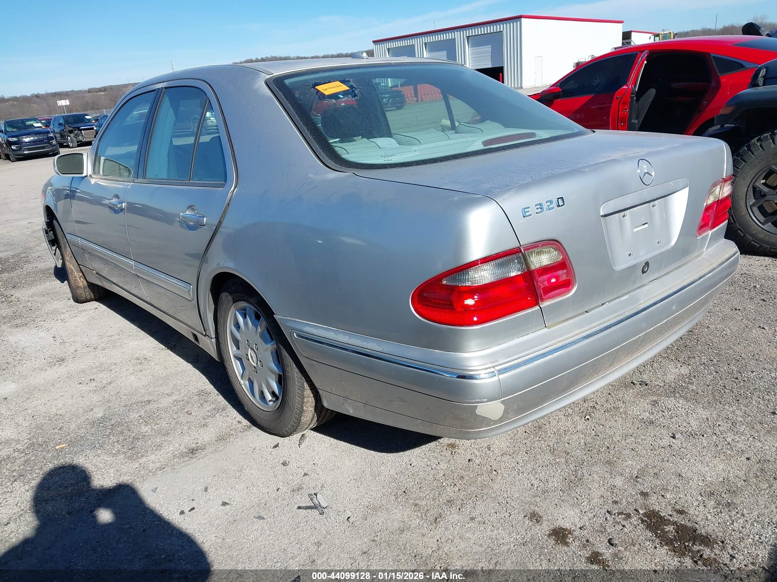 MERCEDES-BENZ E image 3