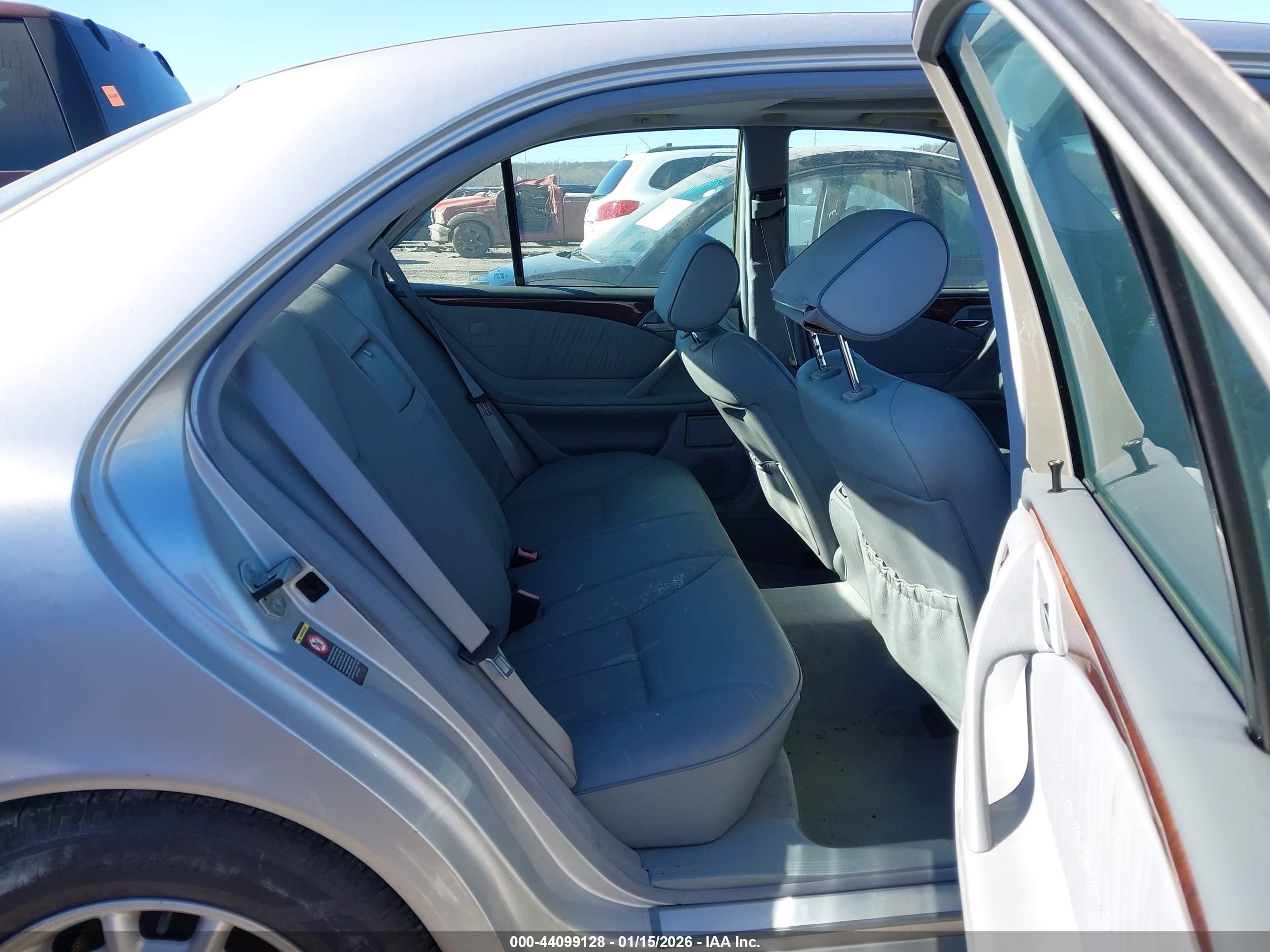 MERCEDES-BENZ E image 8