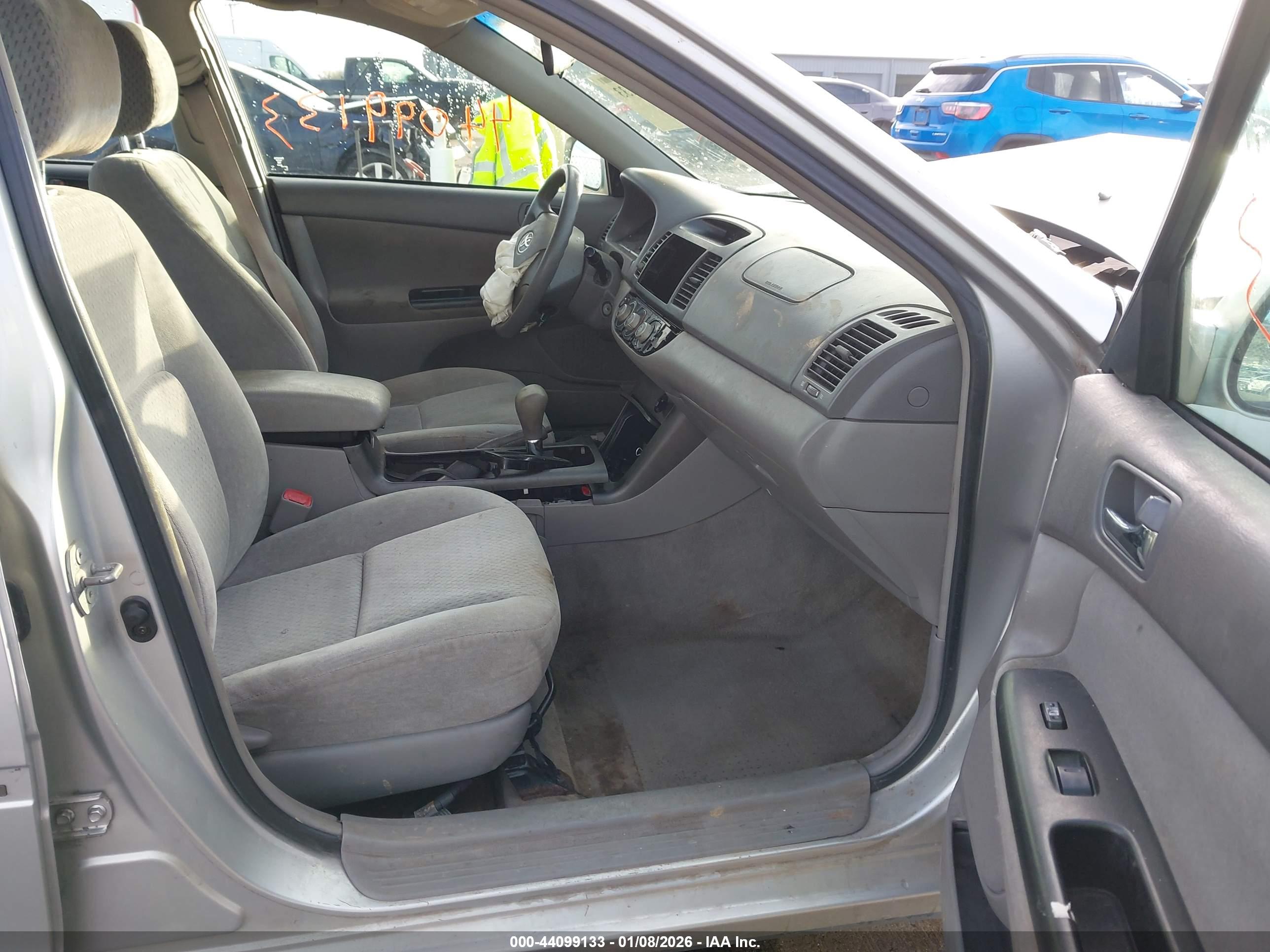 TOYOTA CAMRY image 5