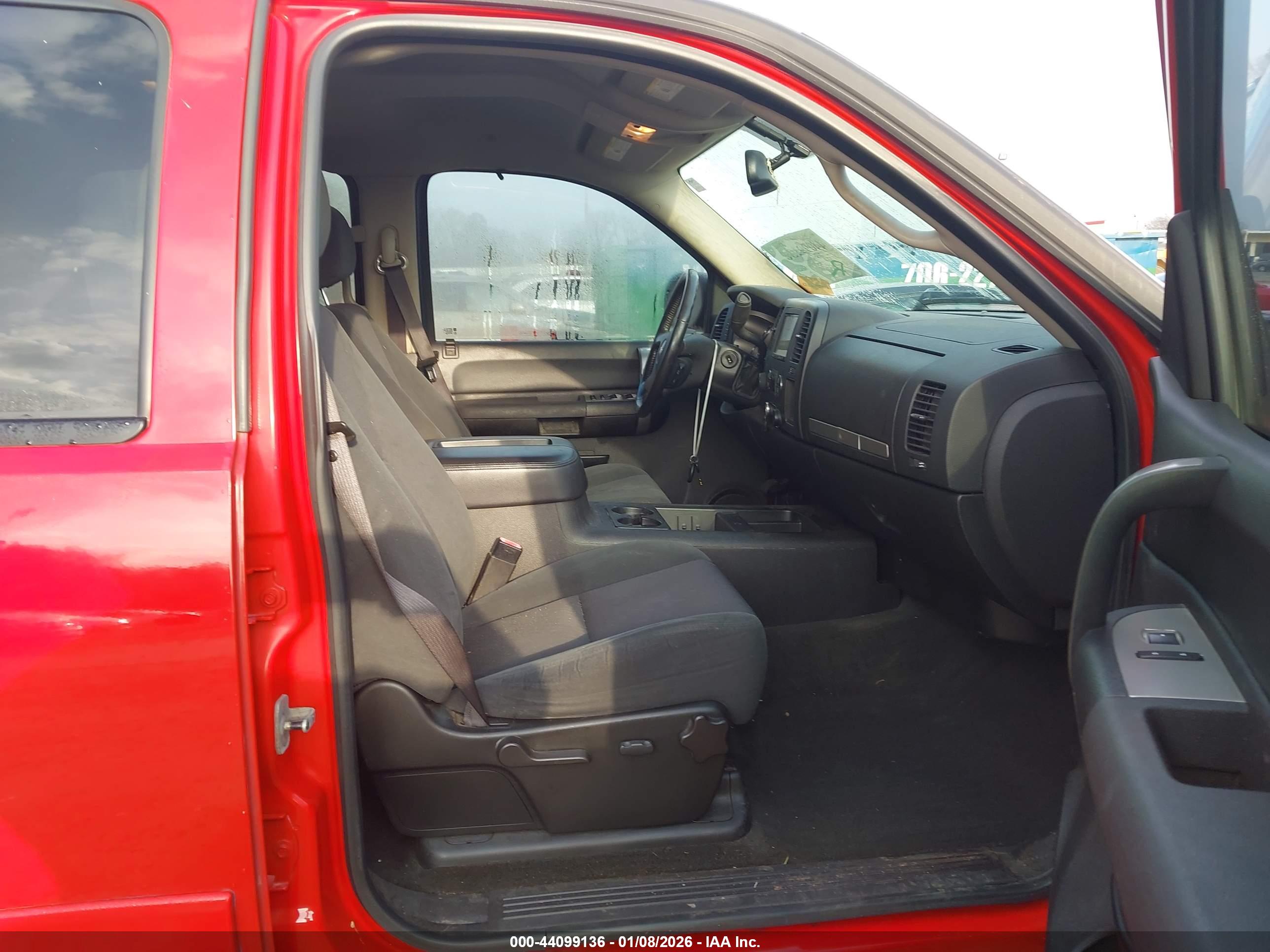 CHEVROLET SILVERADO image 5