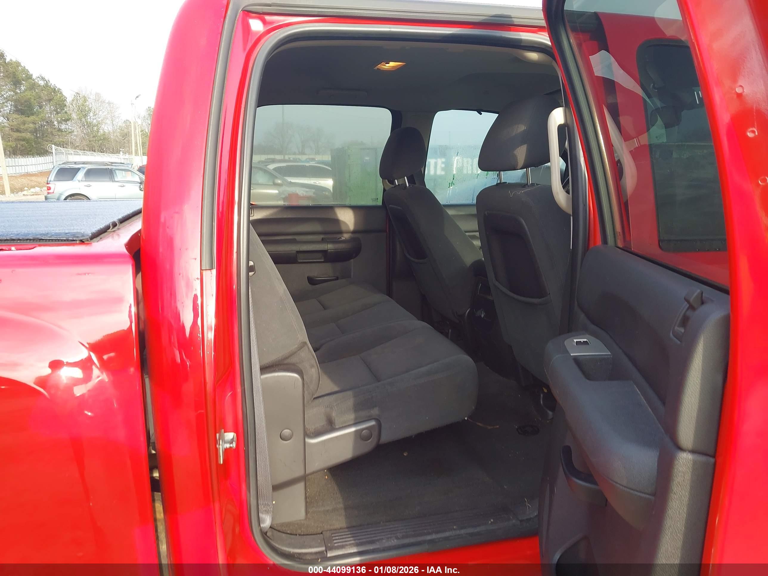 CHEVROLET SILVERADO image 8