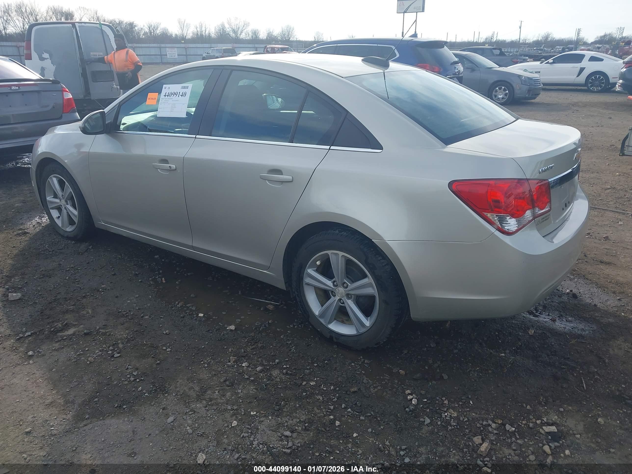 CHEVROLET CRUZE image 3
