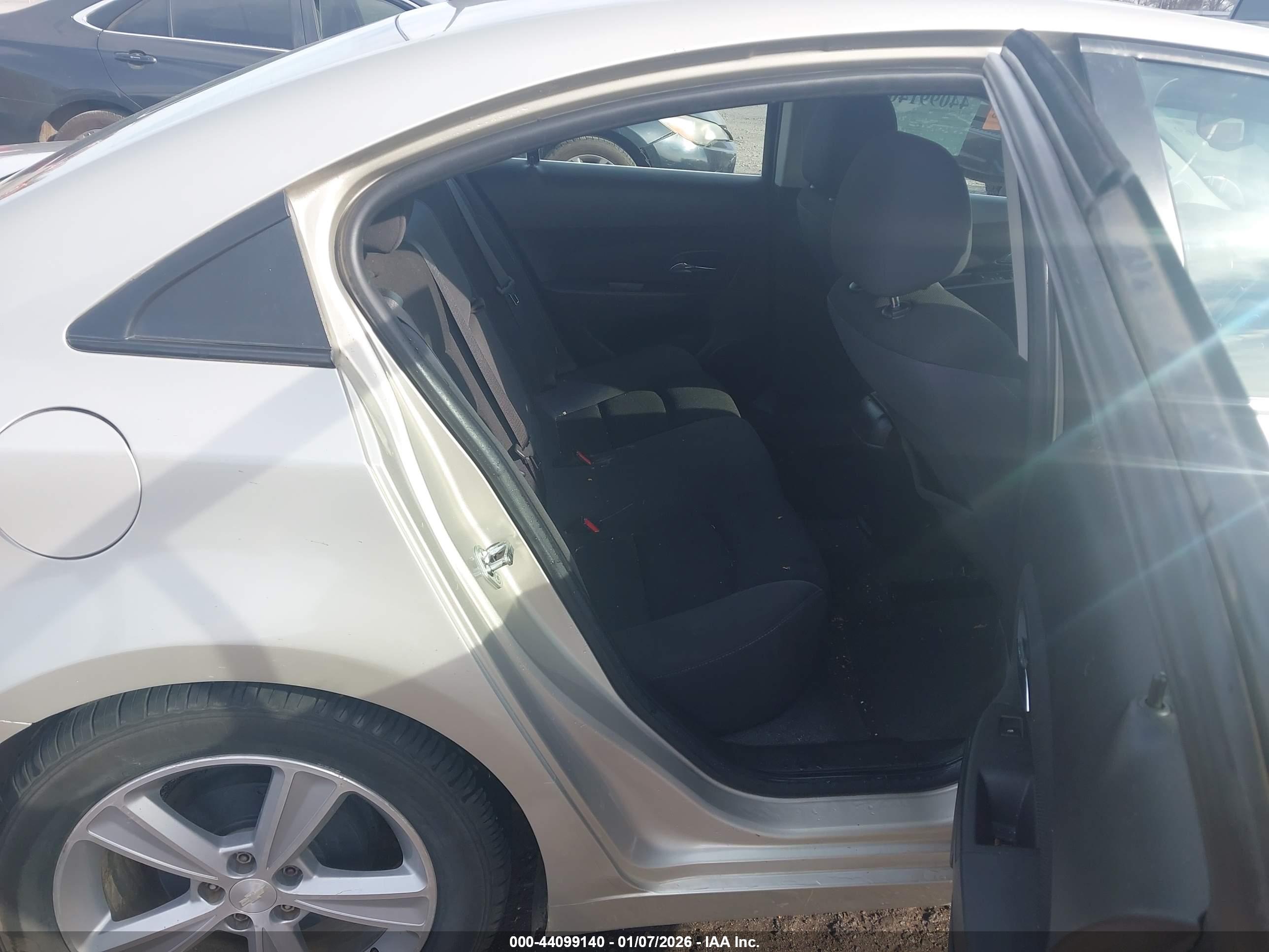 CHEVROLET CRUZE image 8