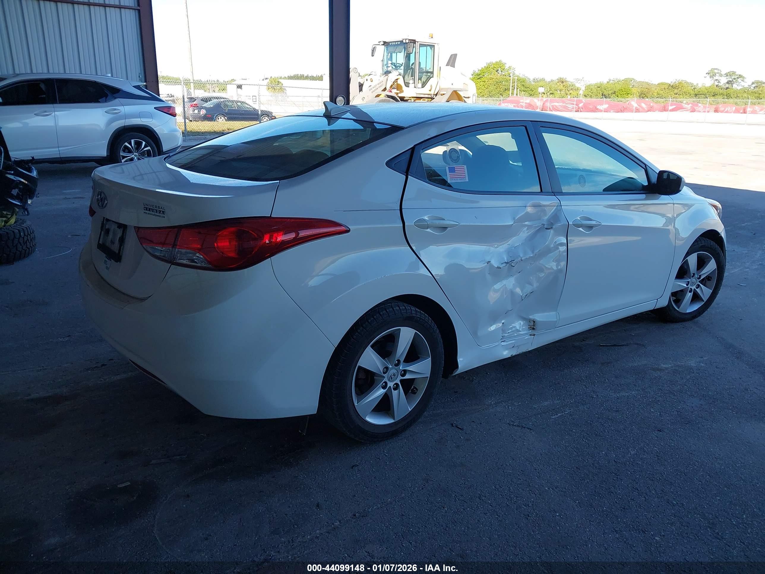 HYUNDAI ELANTRA image 4