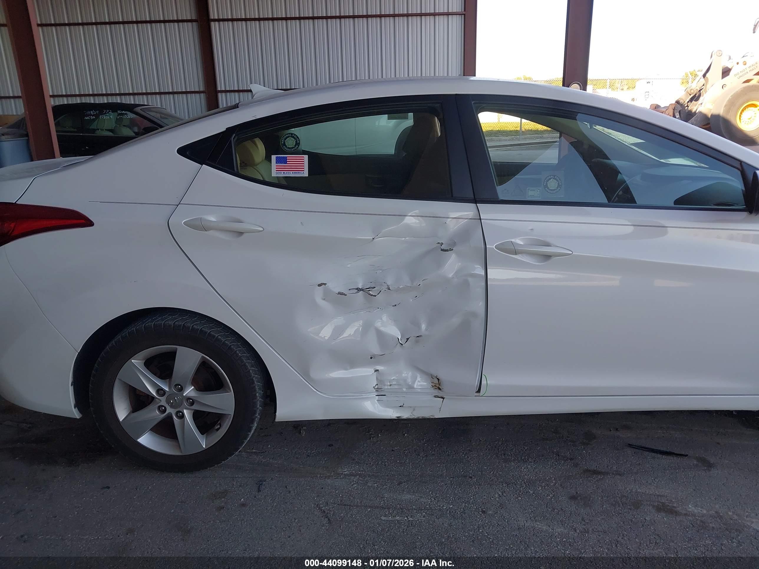 HYUNDAI ELANTRA image 6