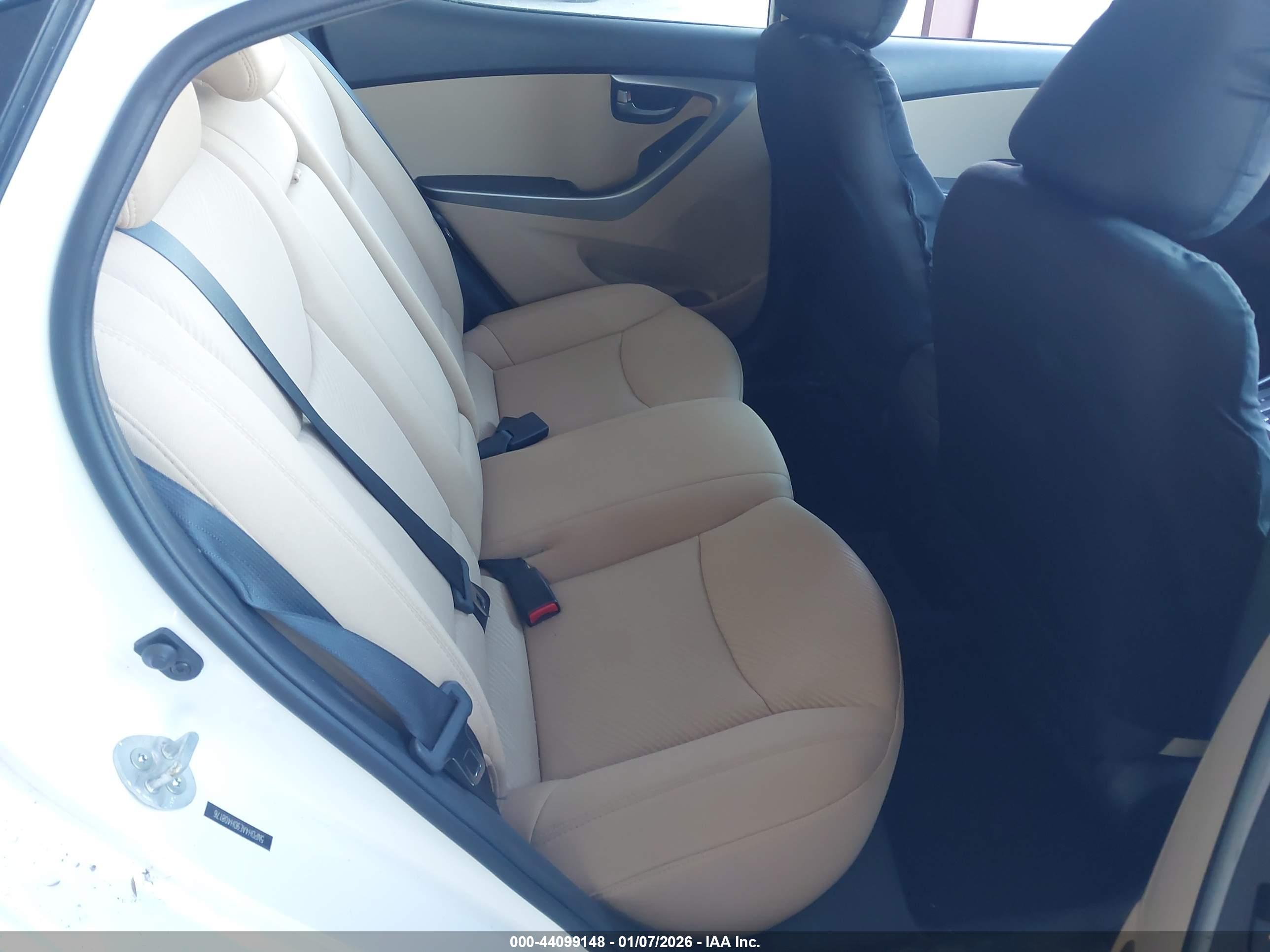 HYUNDAI ELANTRA image 8