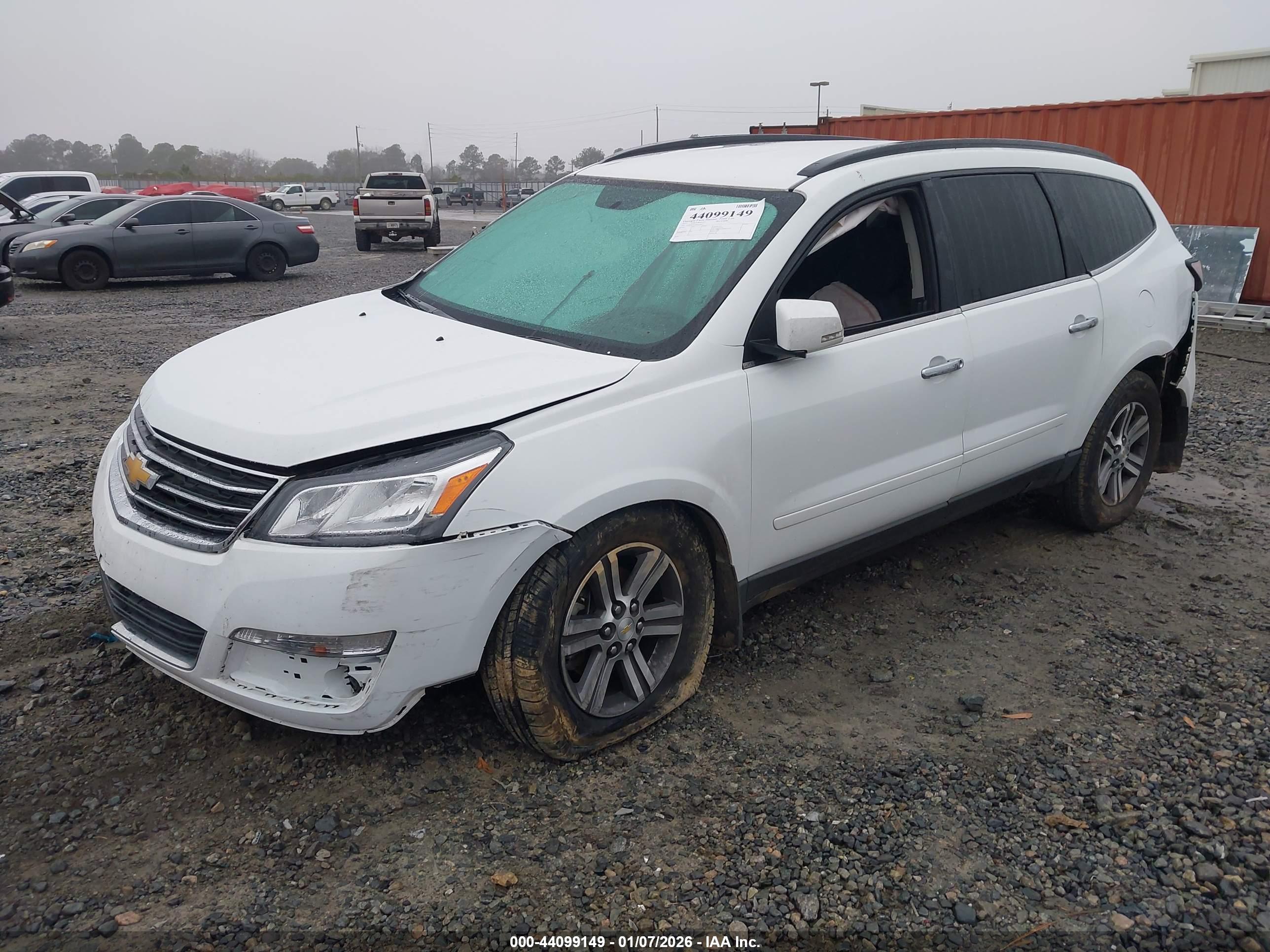CHEVROLET TRAVERSE image 2