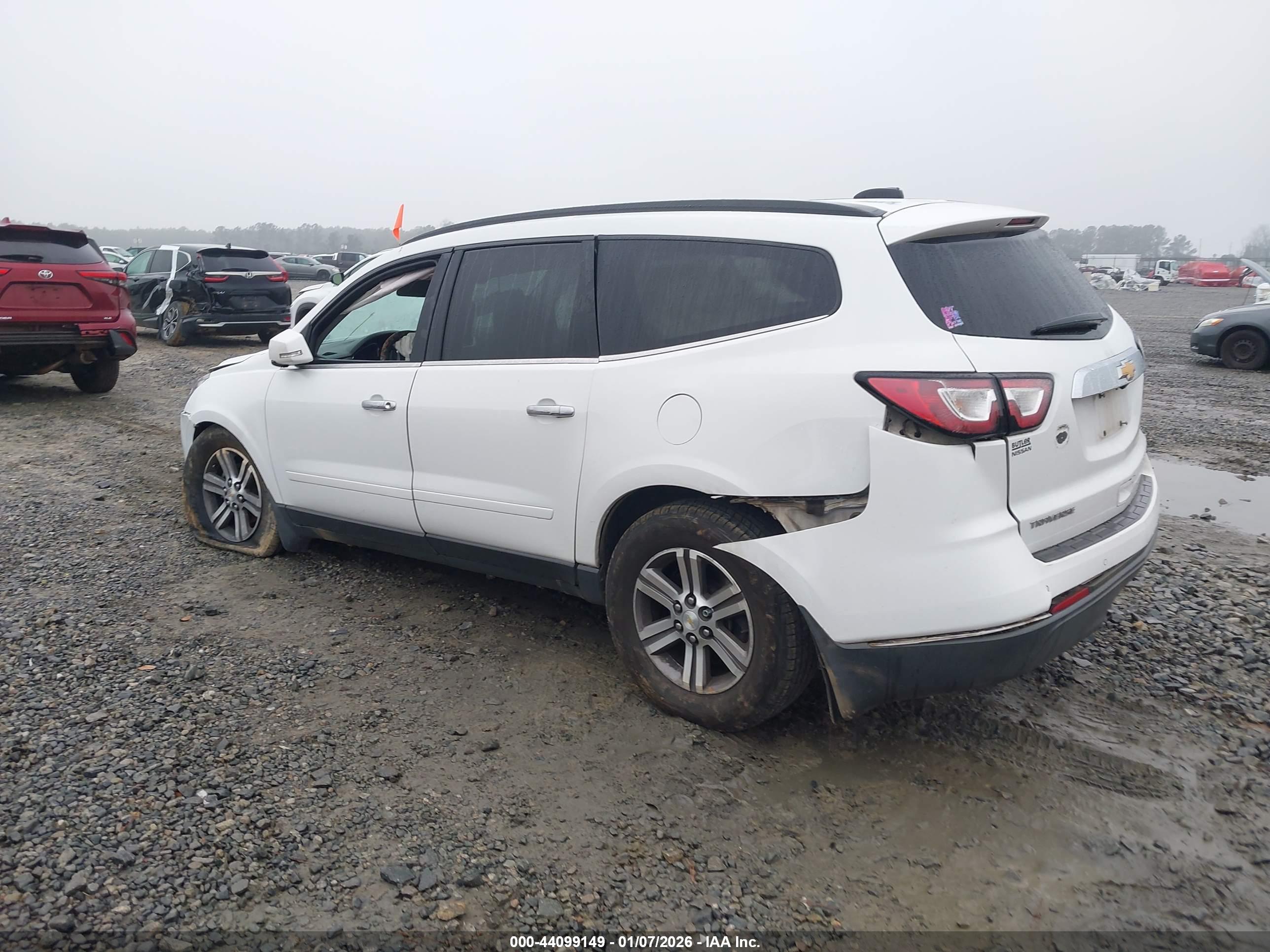 CHEVROLET TRAVERSE image 3