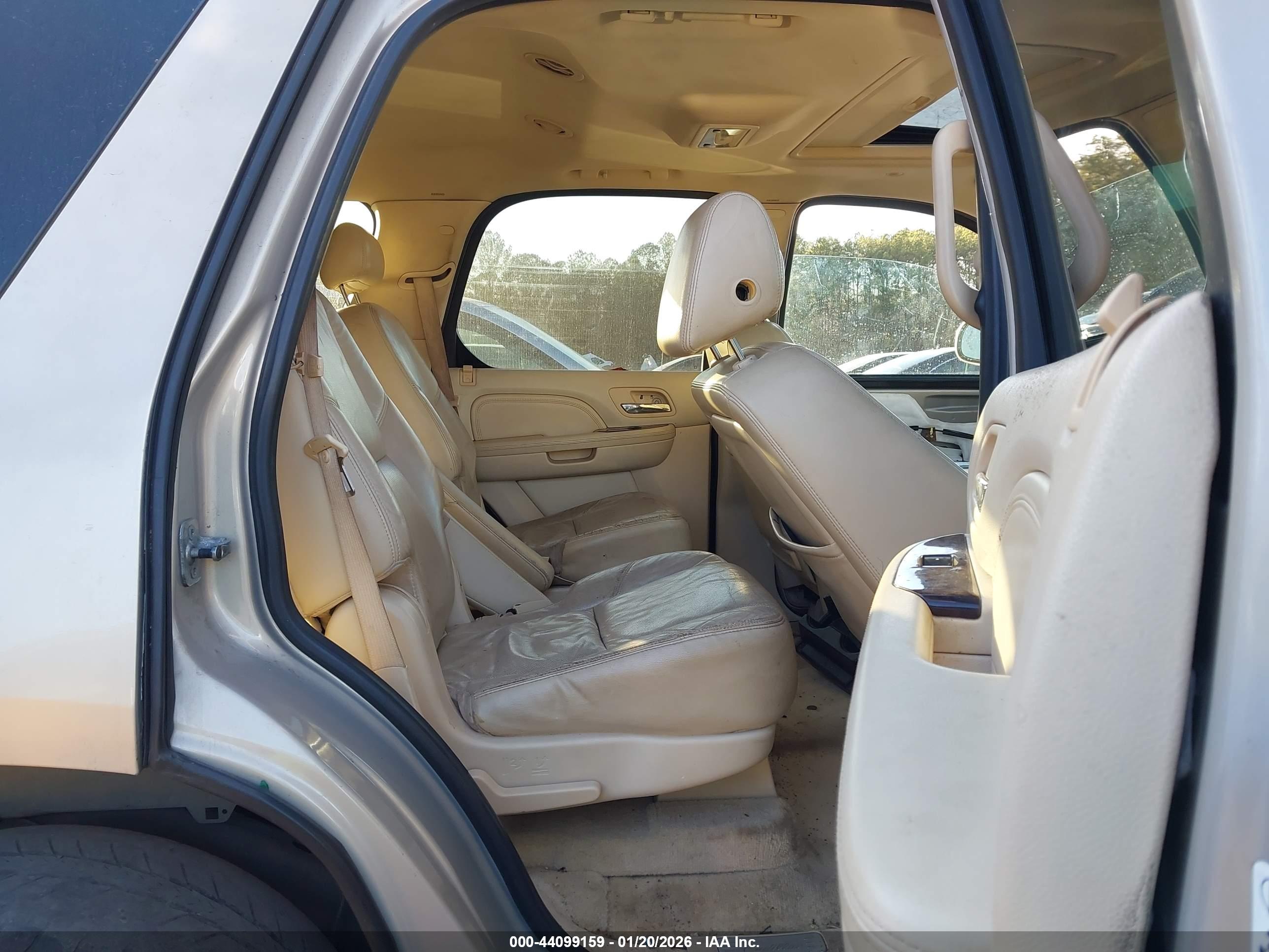 CADILLAC ESCALADE image 8