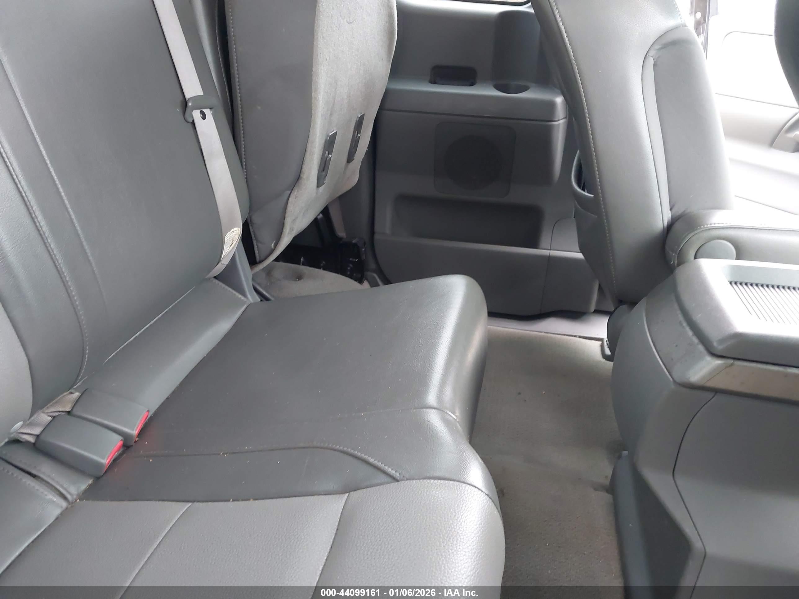 NISSAN TITAN image 8