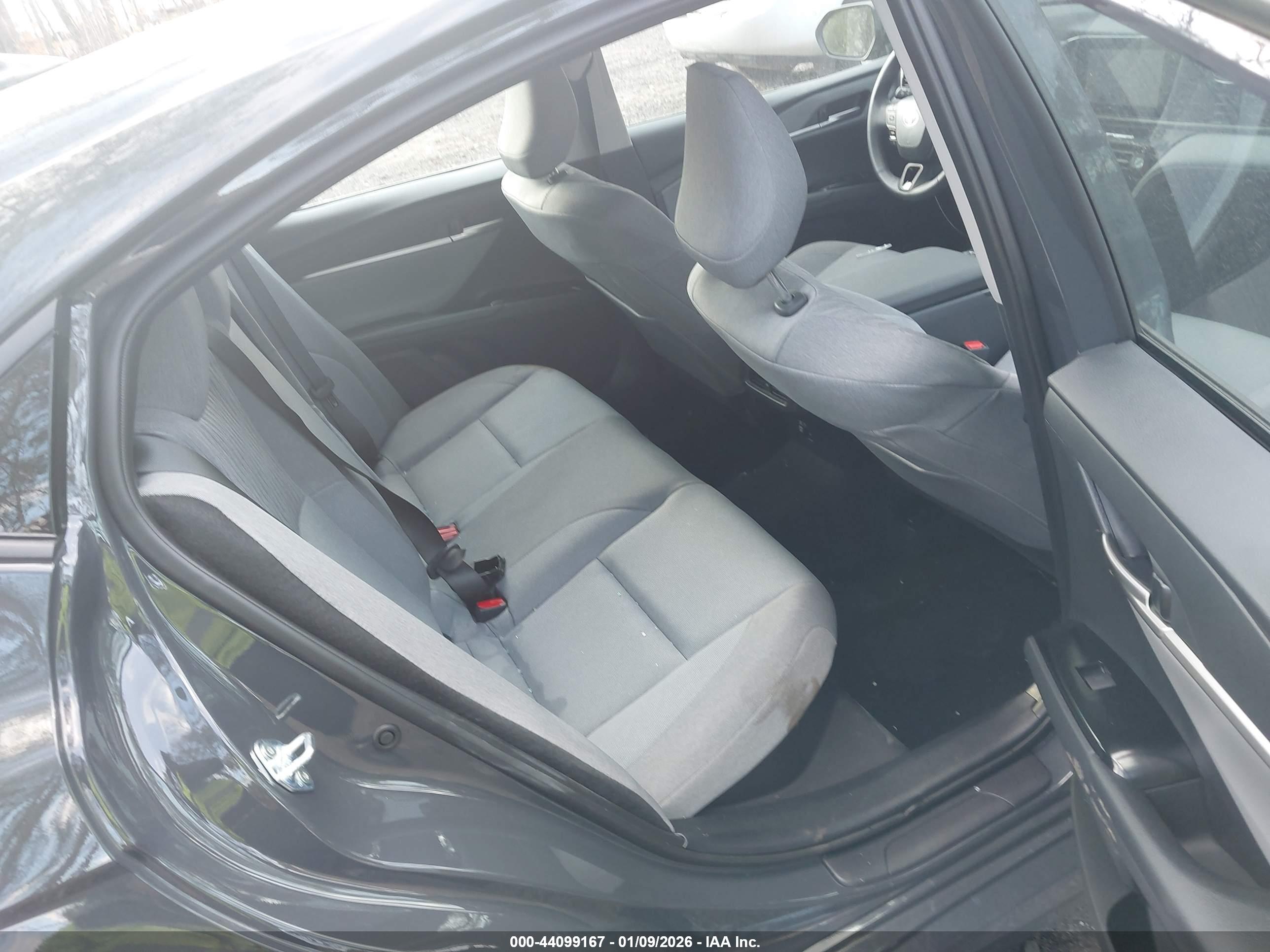 TOYOTA CAMRY image 8