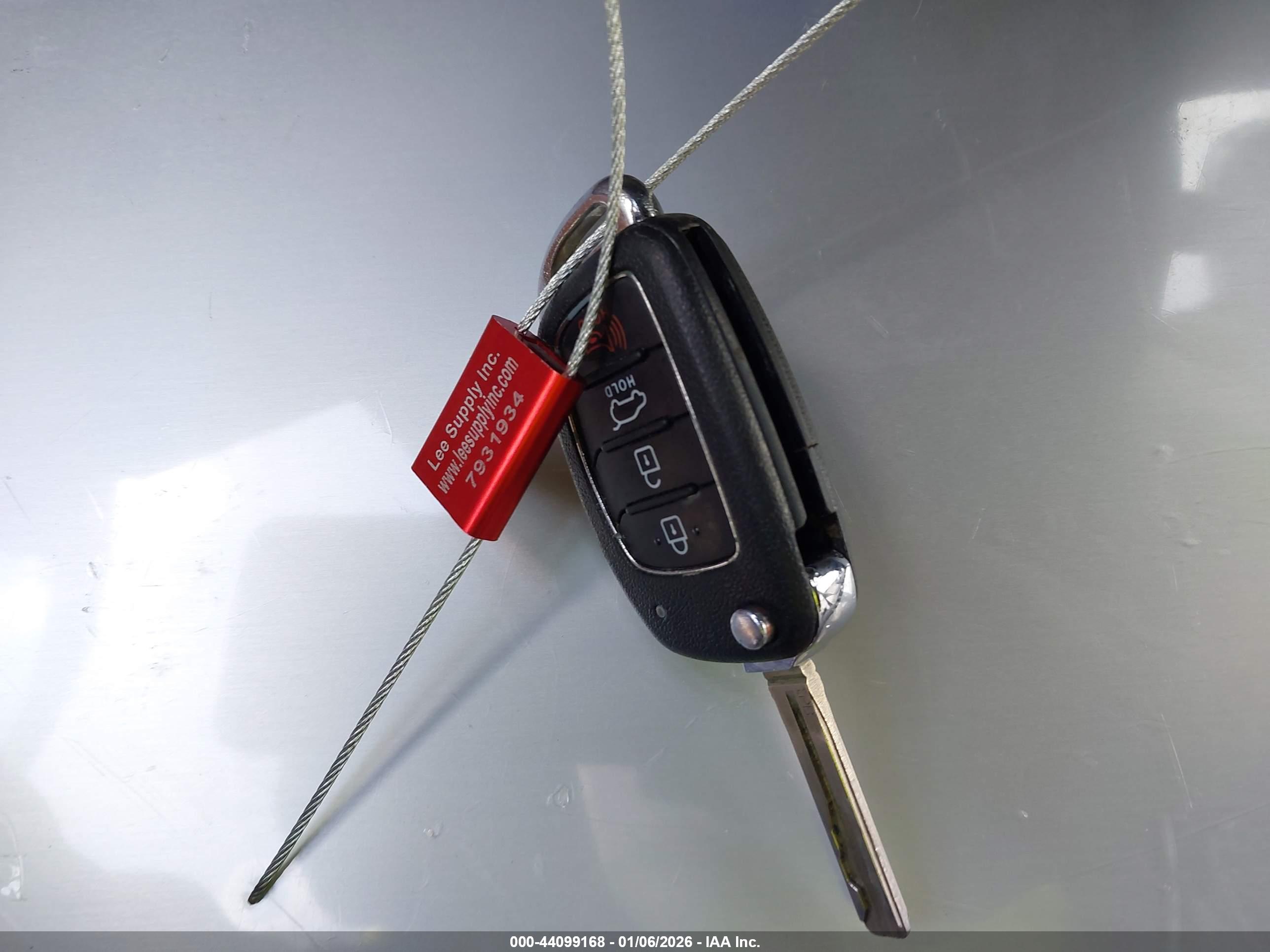 HYUNDAI TUCSON image 11