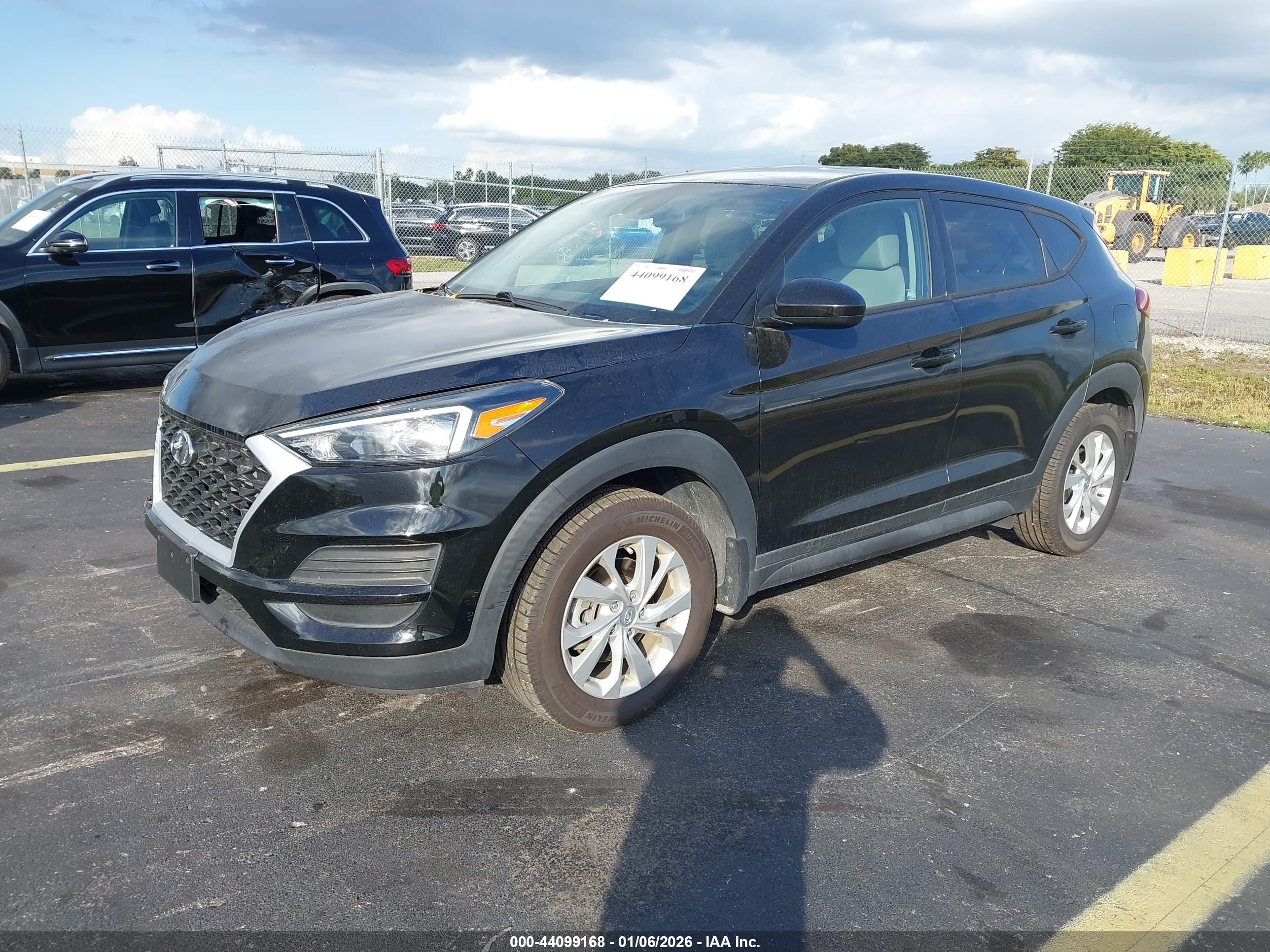 HYUNDAI TUCSON image 2