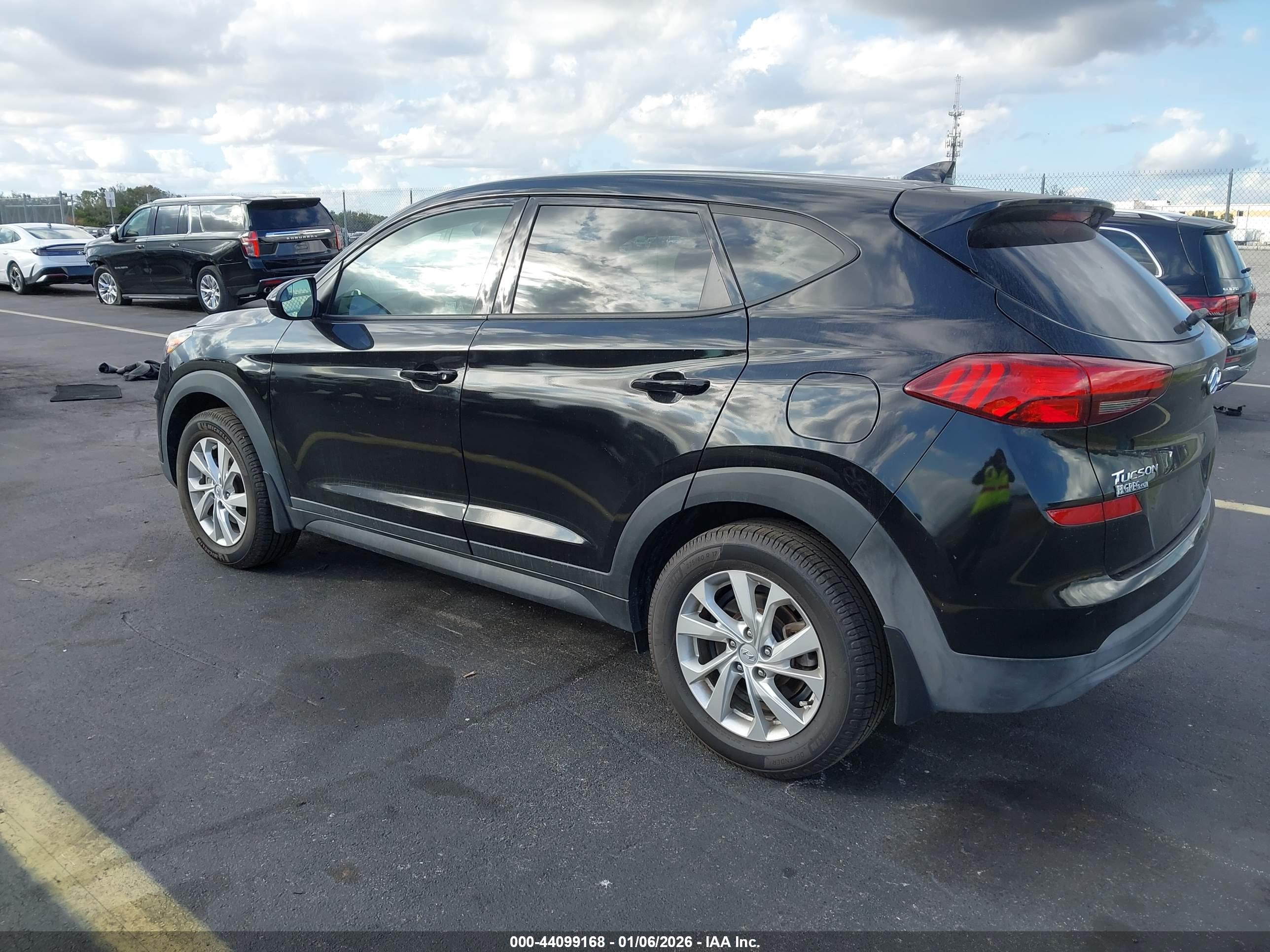 HYUNDAI TUCSON image 3