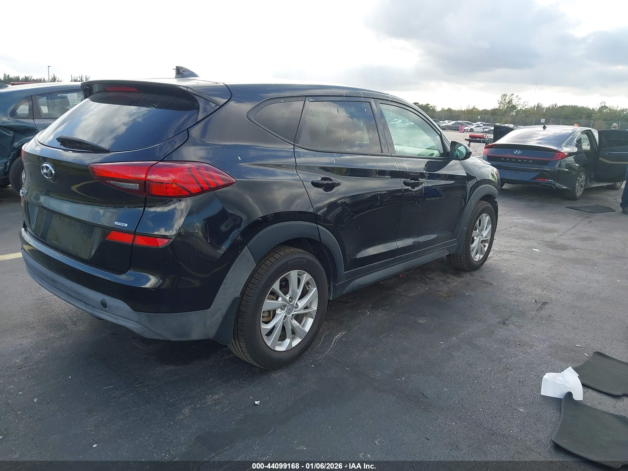 HYUNDAI TUCSON image 4