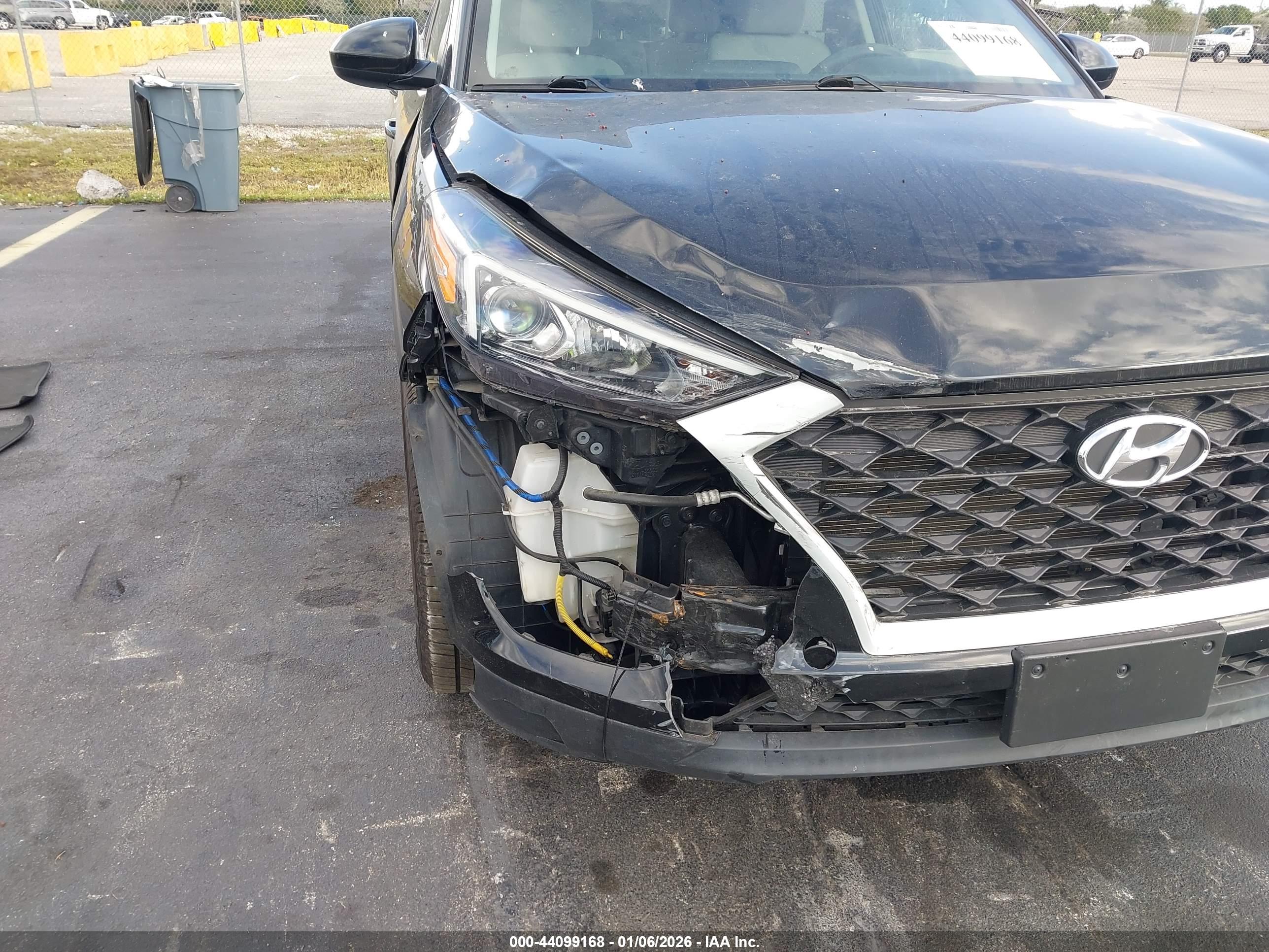 HYUNDAI TUCSON image 6