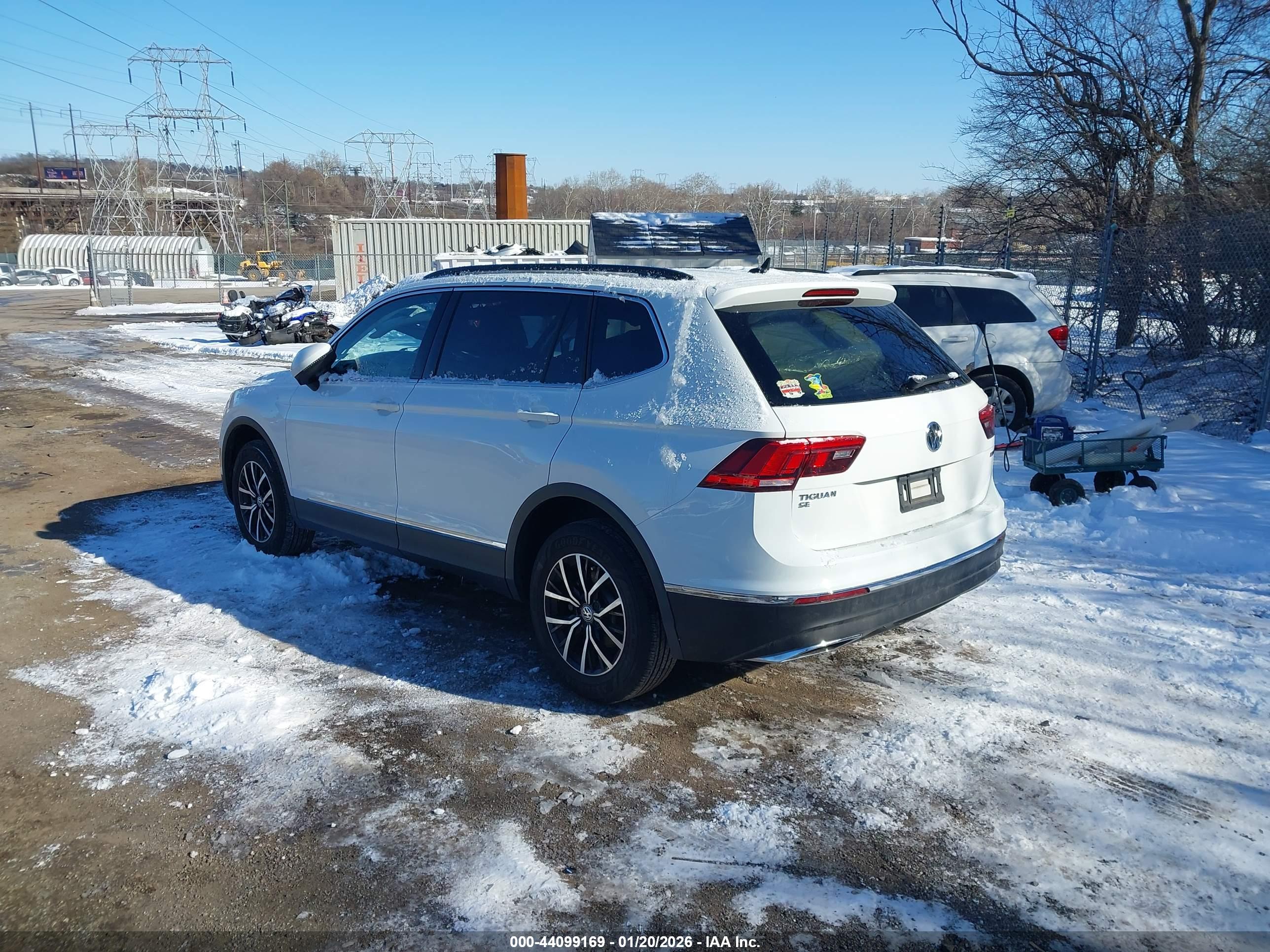 VOLKSWAGEN TIGUAN image 3