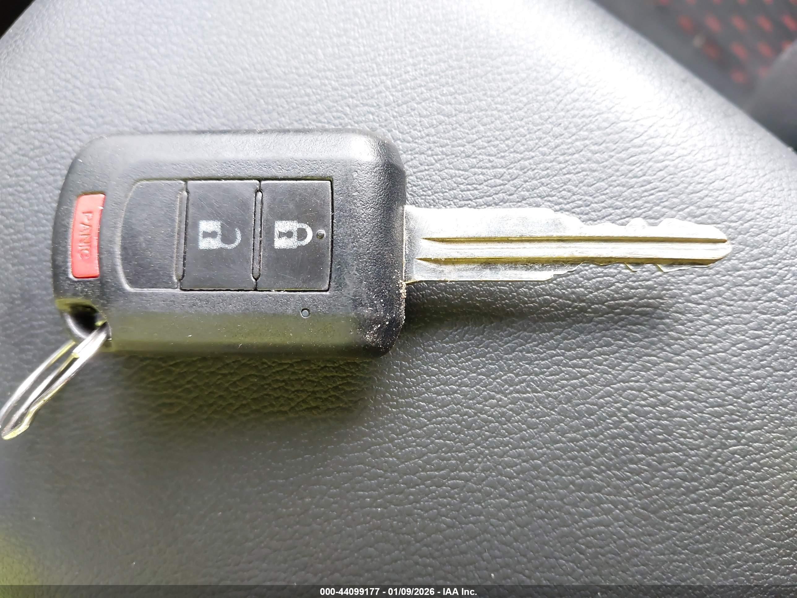 MITSUBISHI OUTLANDER image 11