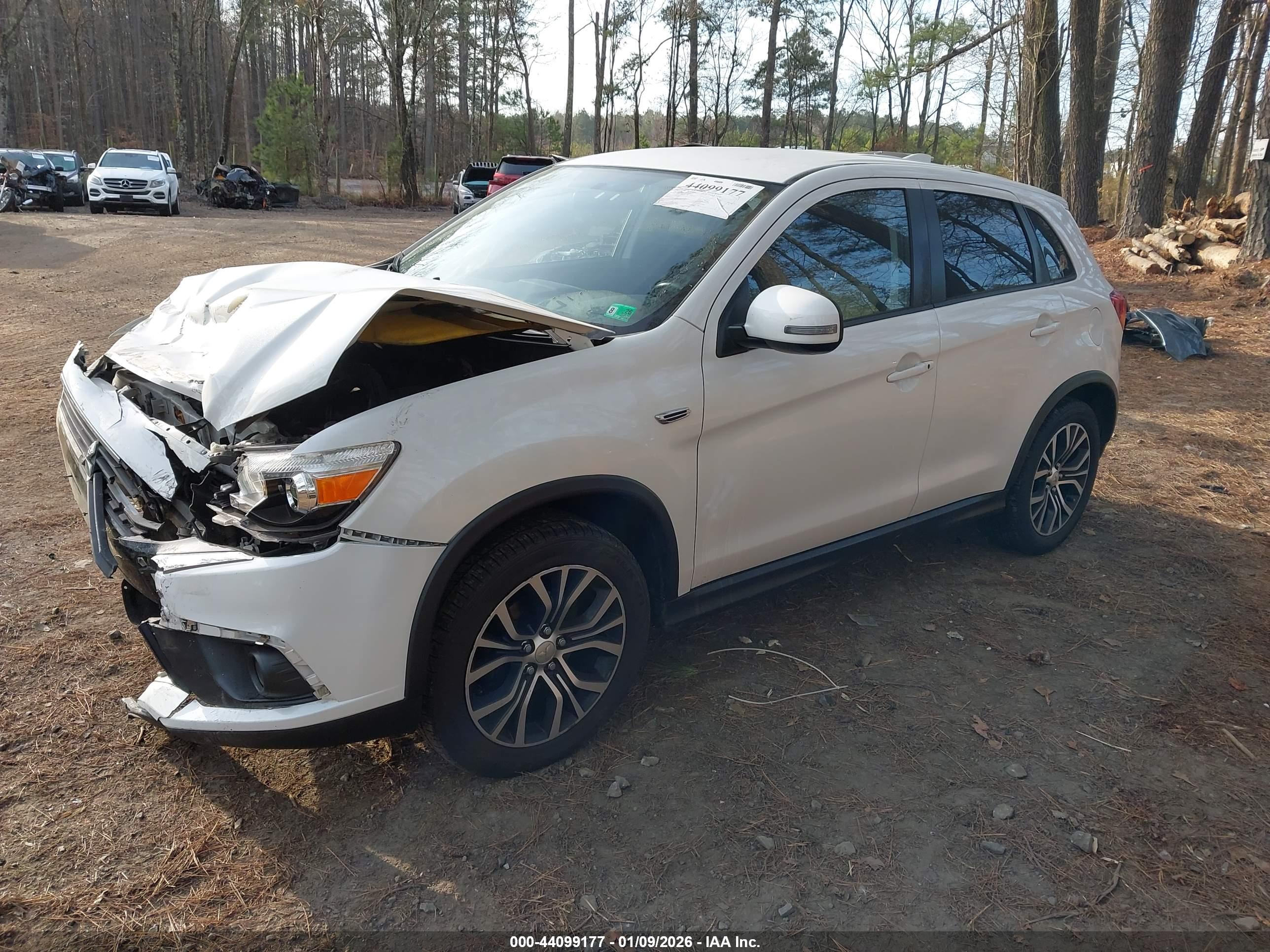 MITSUBISHI OUTLANDER image 2