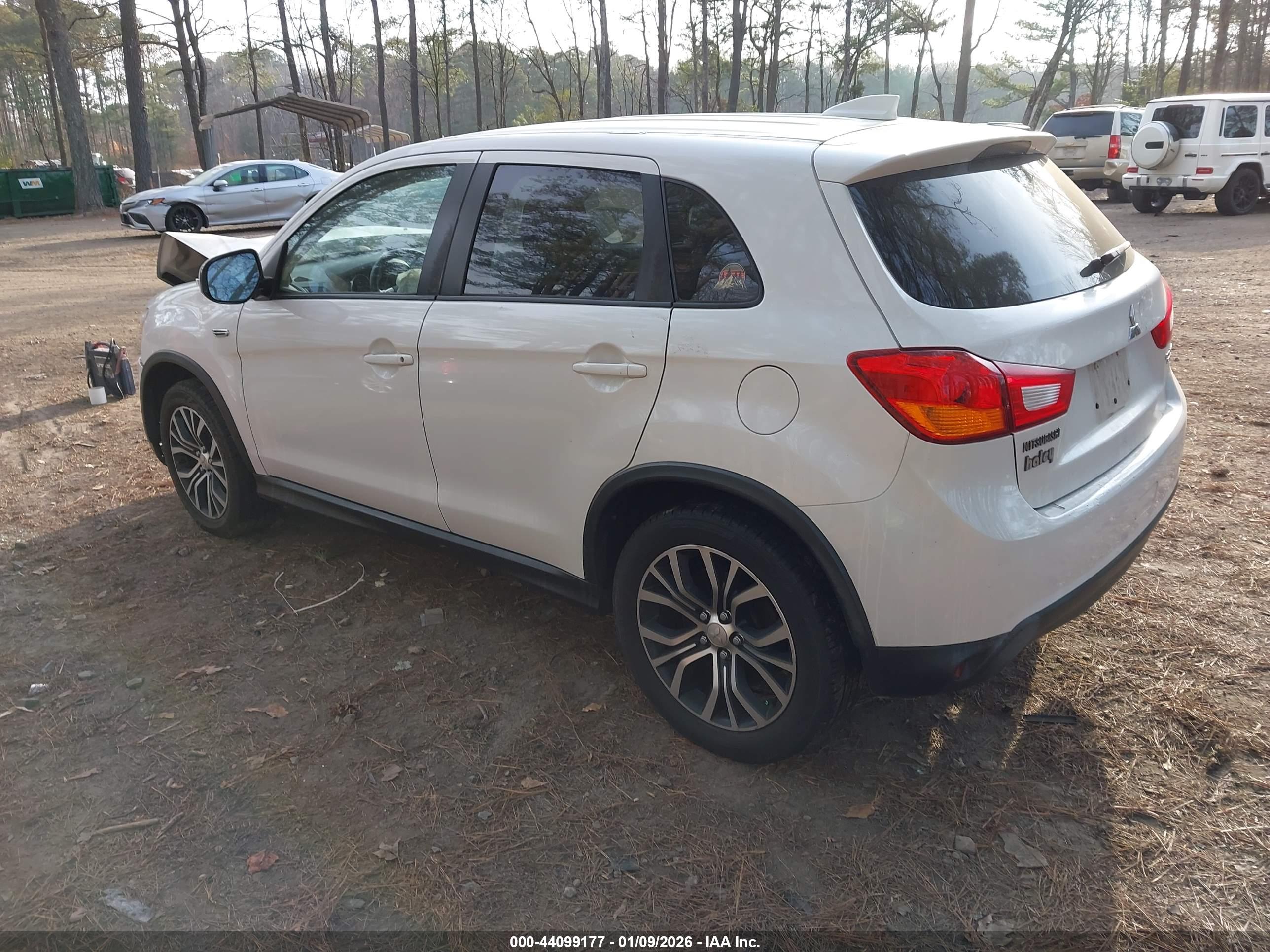 MITSUBISHI OUTLANDER image 3