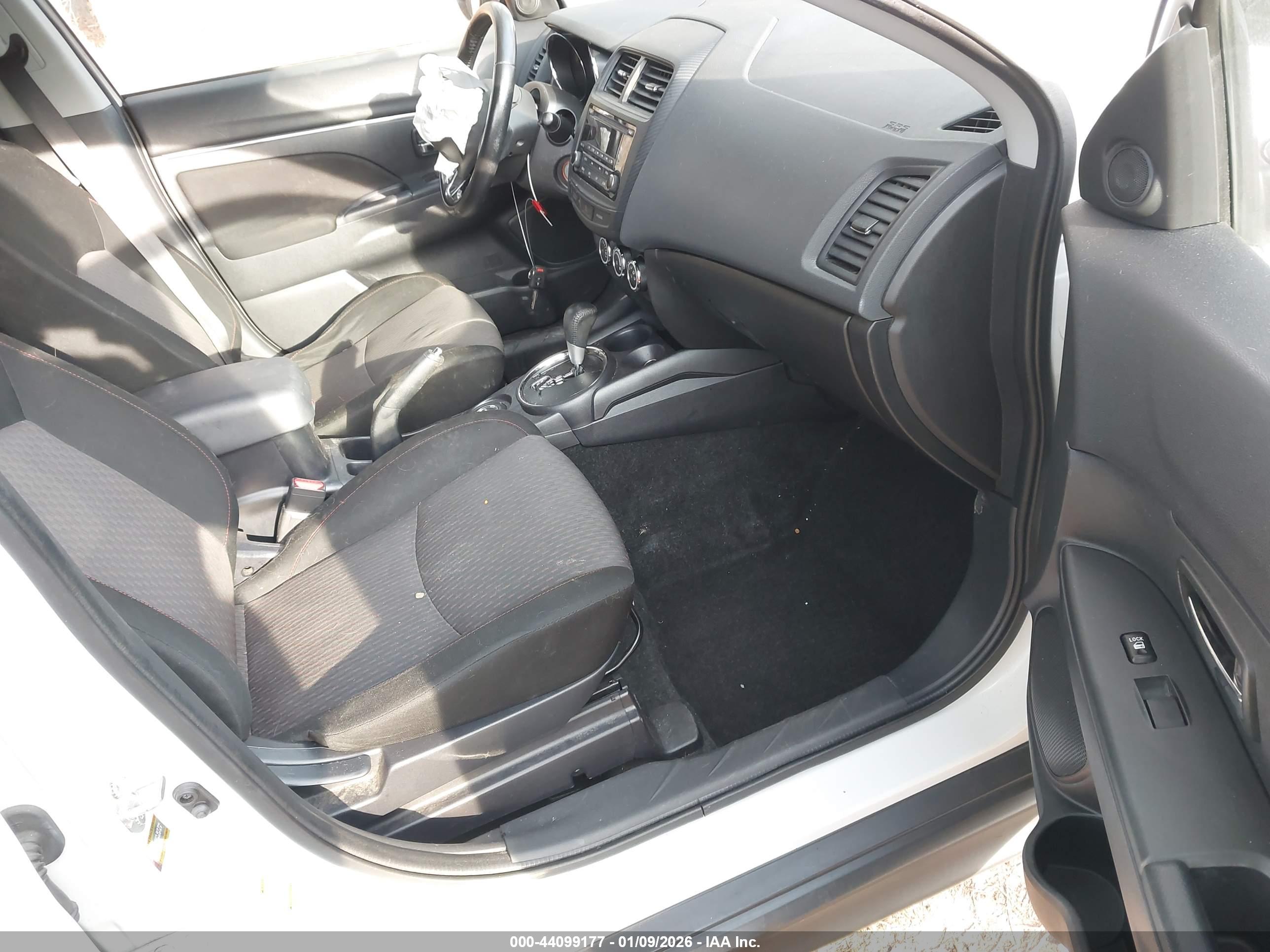 MITSUBISHI OUTLANDER image 5