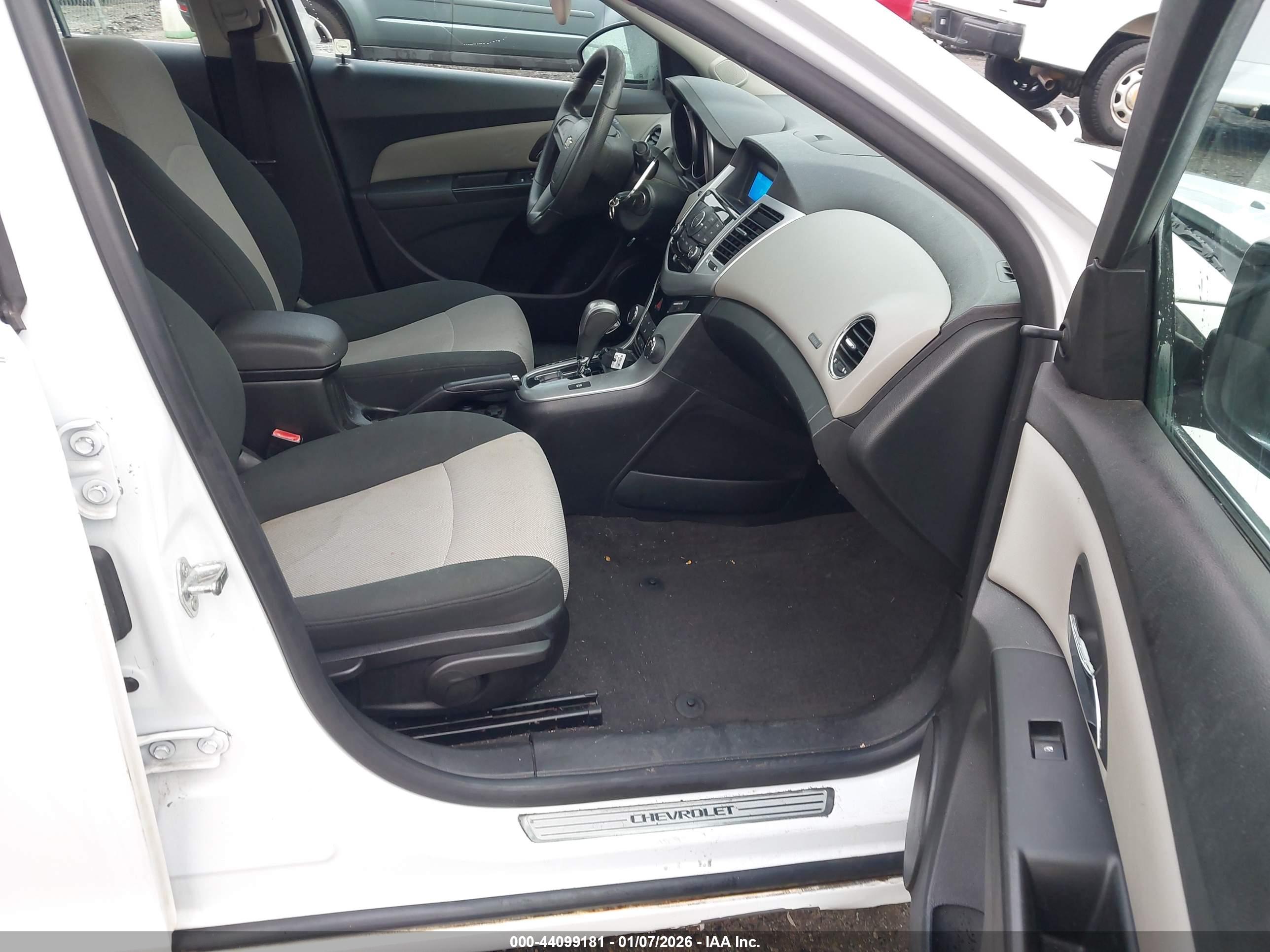 CHEVROLET CRUZE image 5