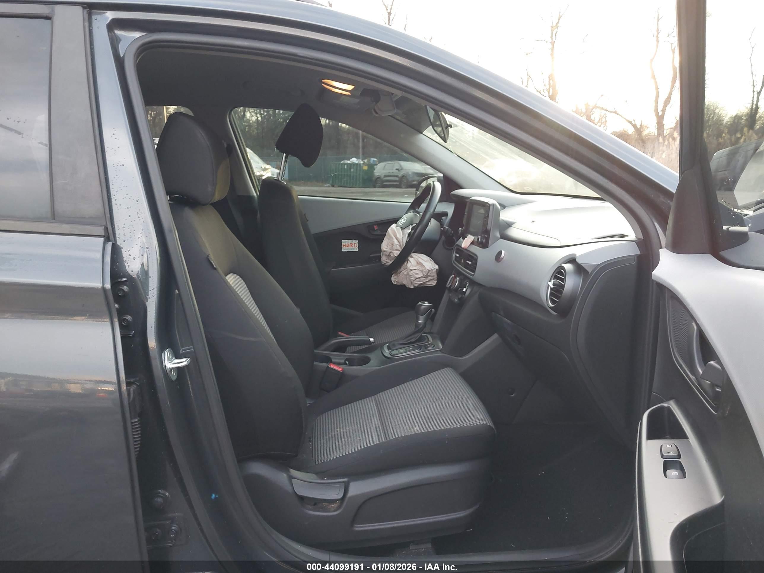 HYUNDAI KONA image 5