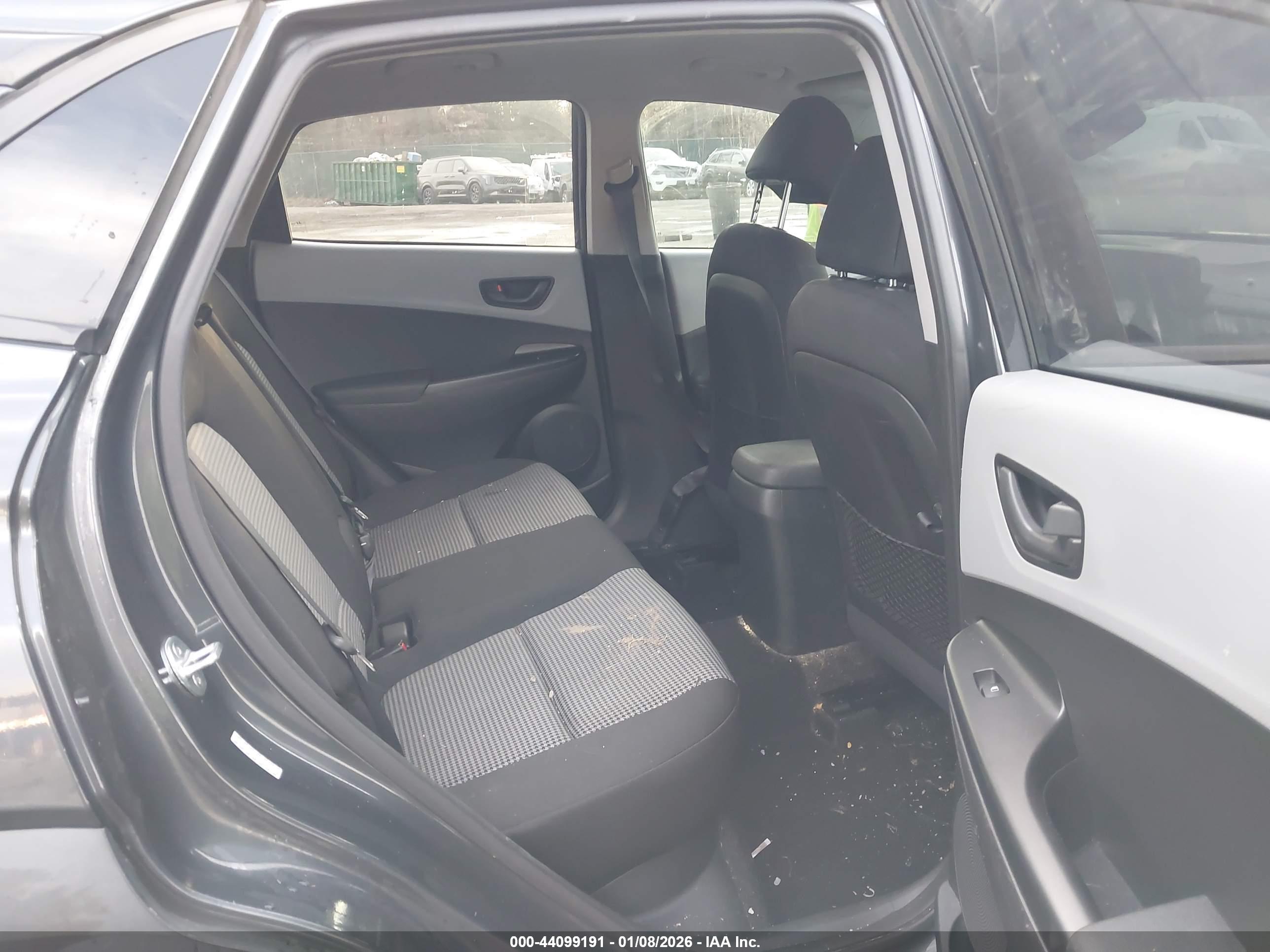HYUNDAI KONA image 8