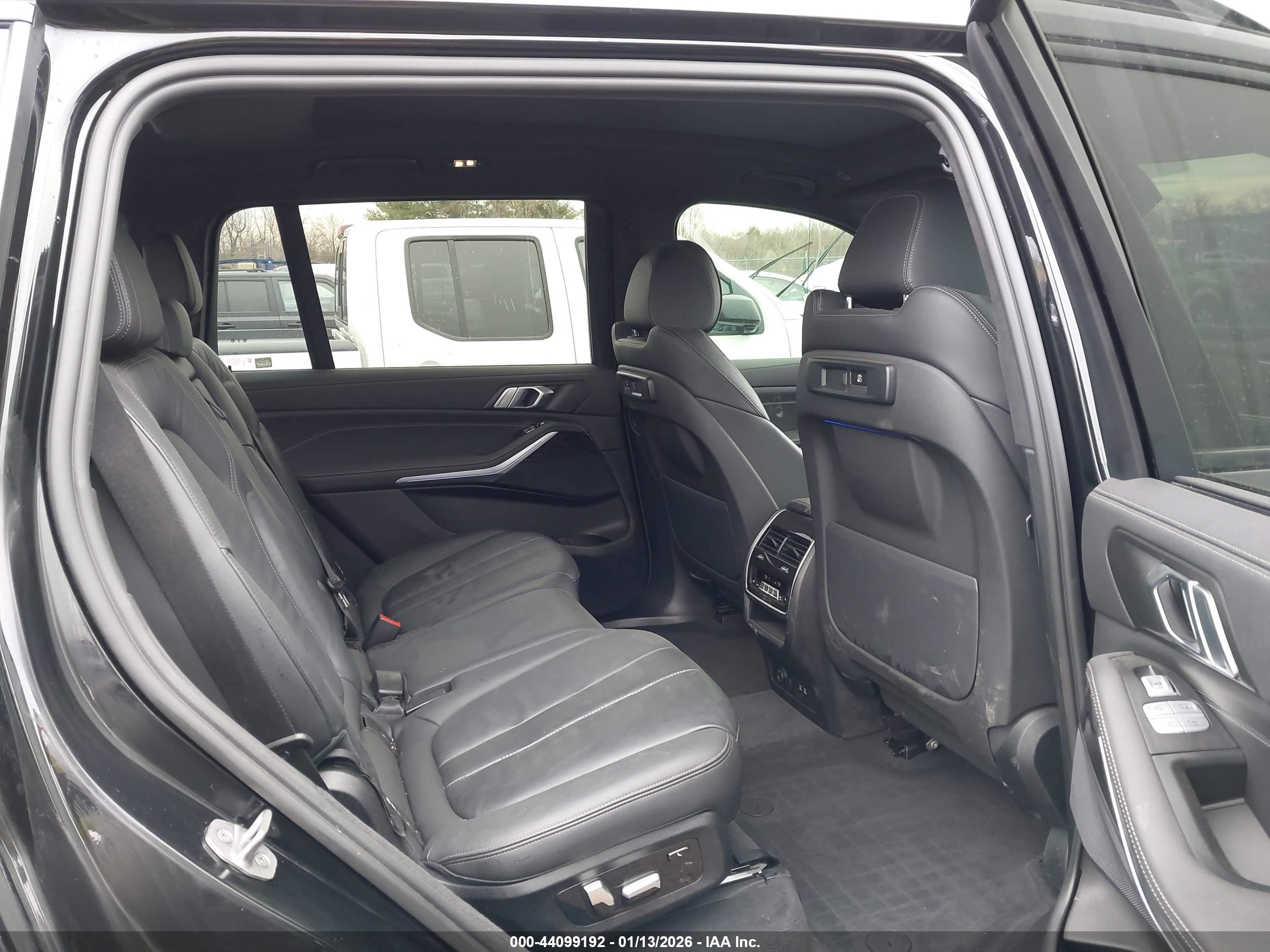 BMW X7 image 8