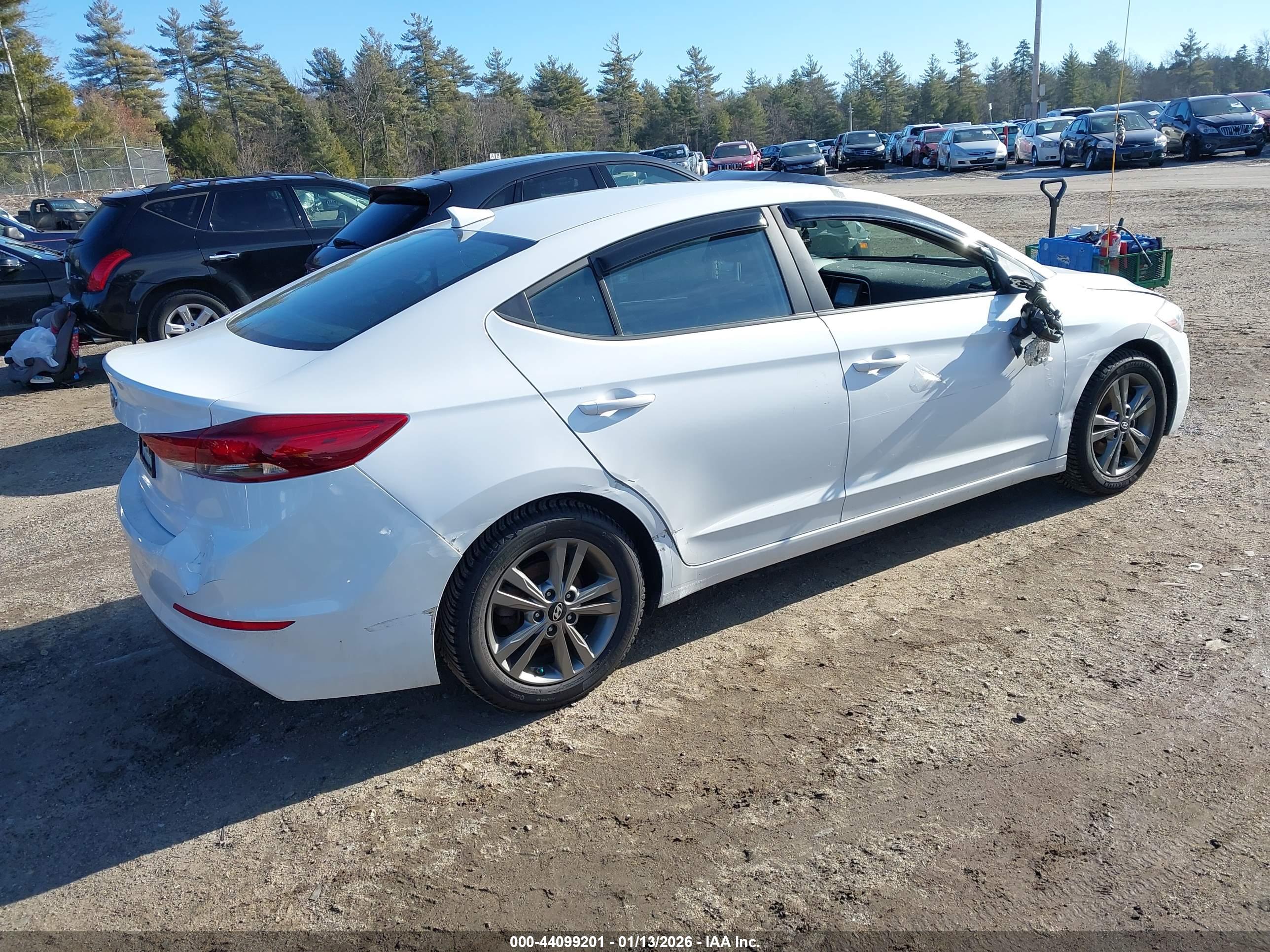 HYUNDAI ELANTRA image 4
