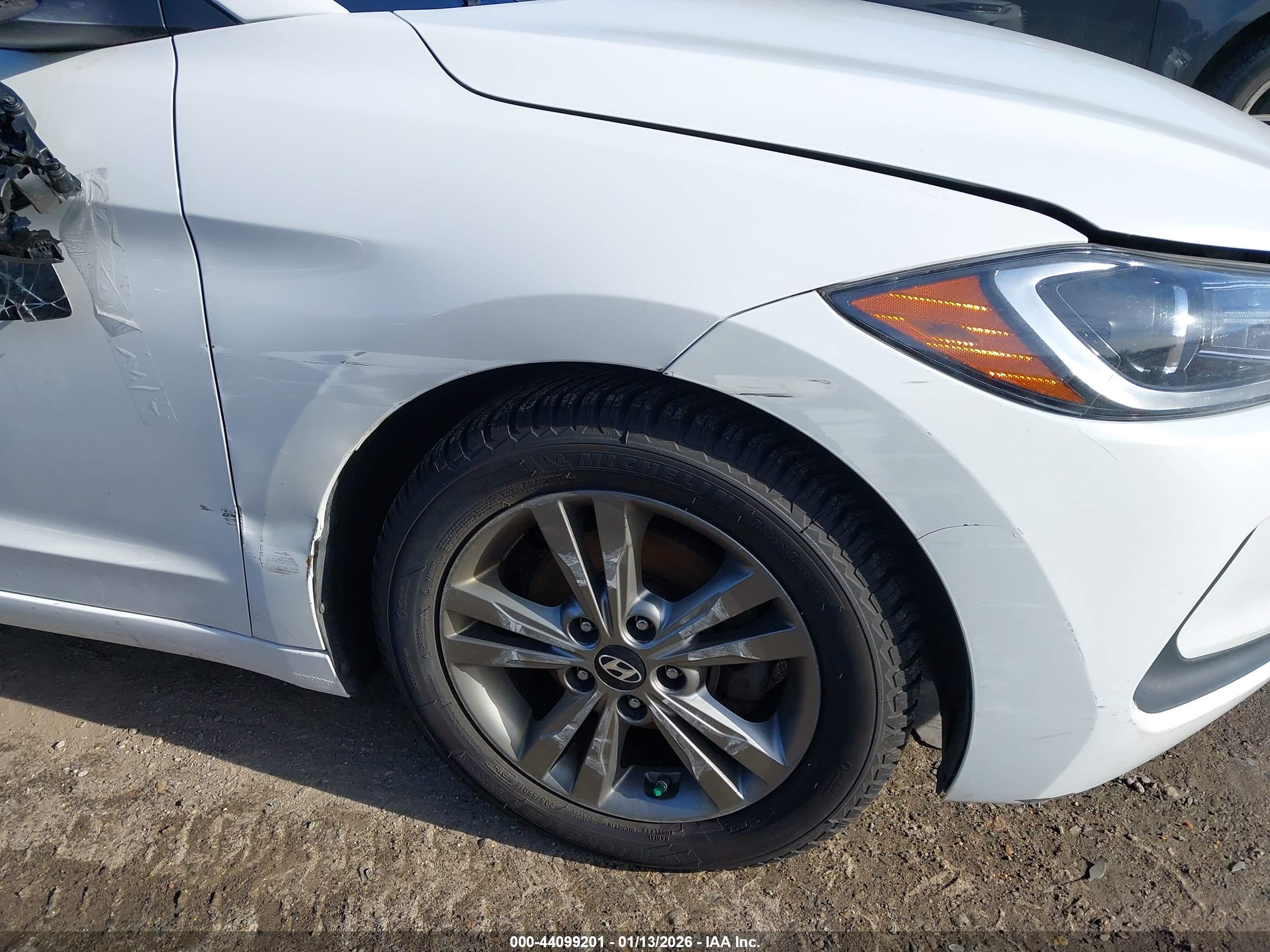 HYUNDAI ELANTRA image 6