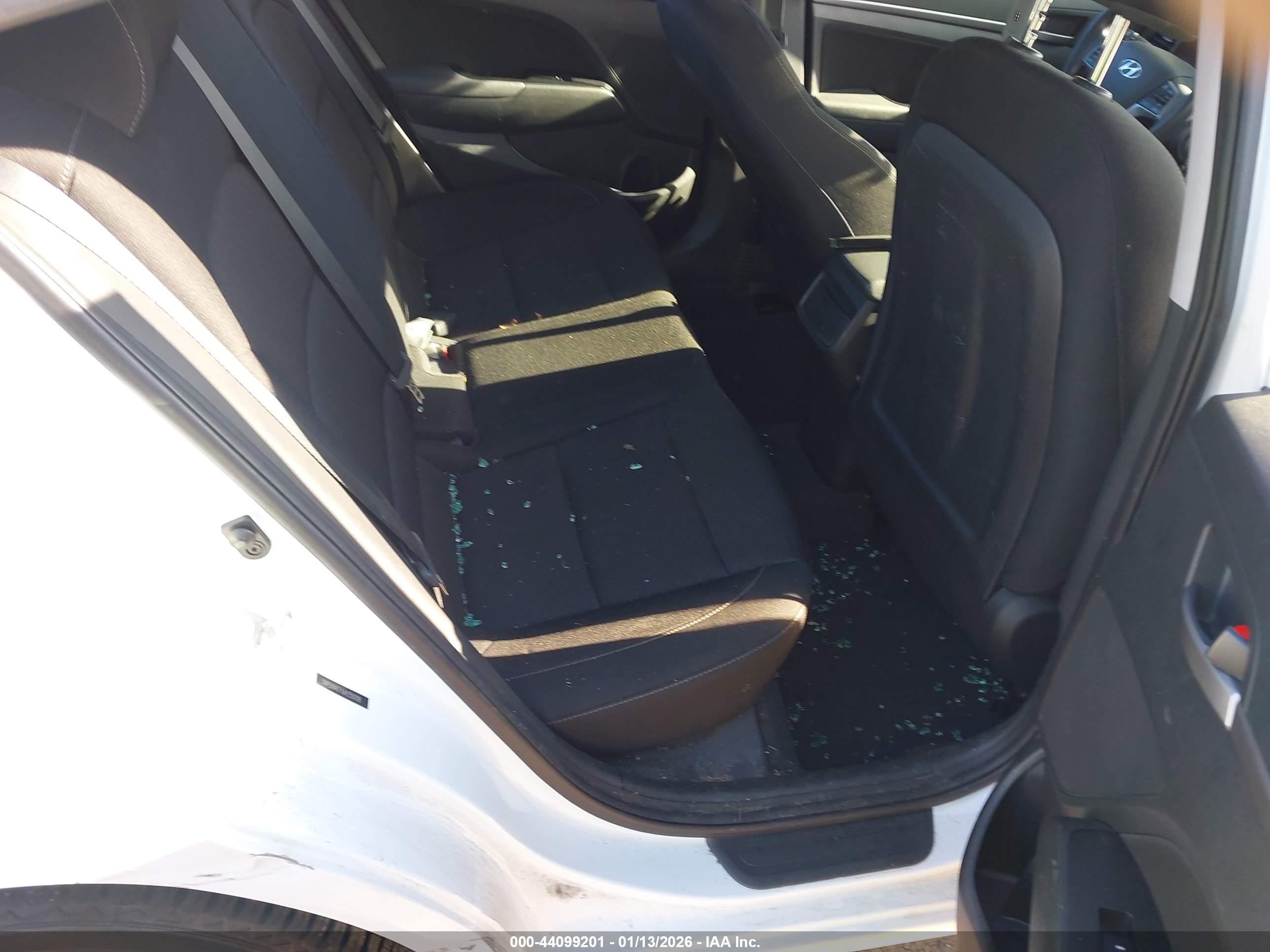 HYUNDAI ELANTRA image 8