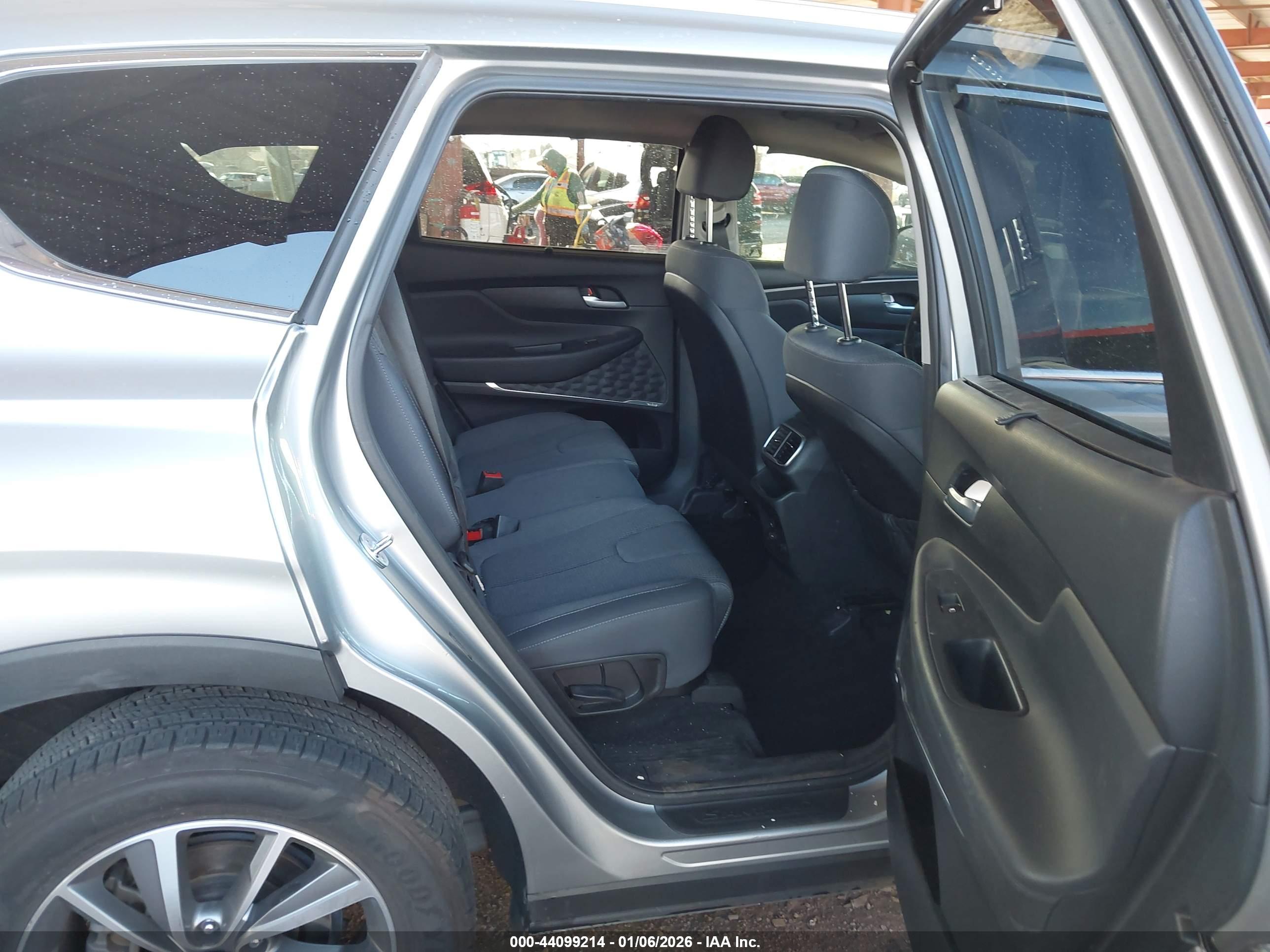 HYUNDAI SANTA image 8