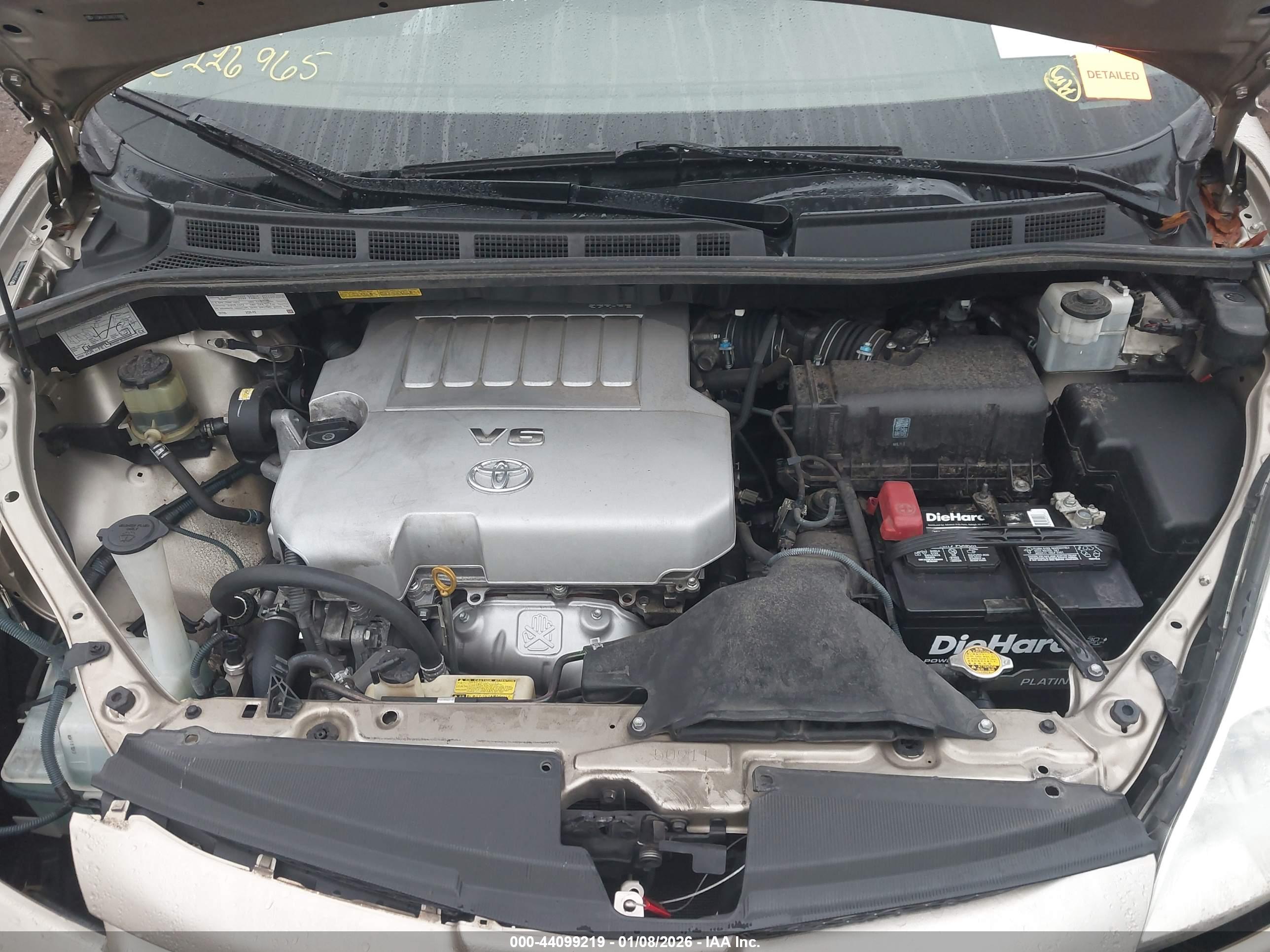 TOYOTA SIENNA image 10