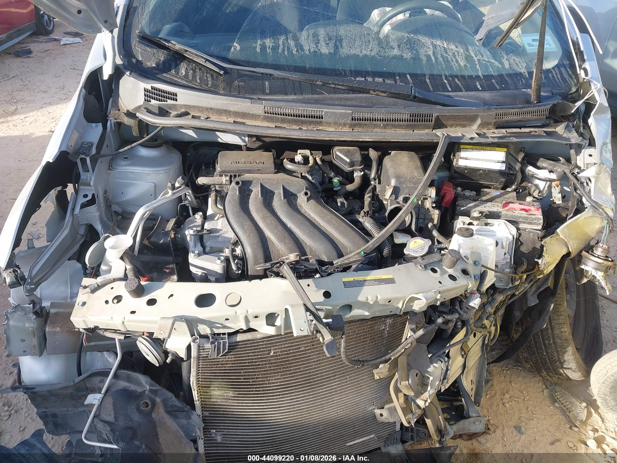 NISSAN VERSA image 10