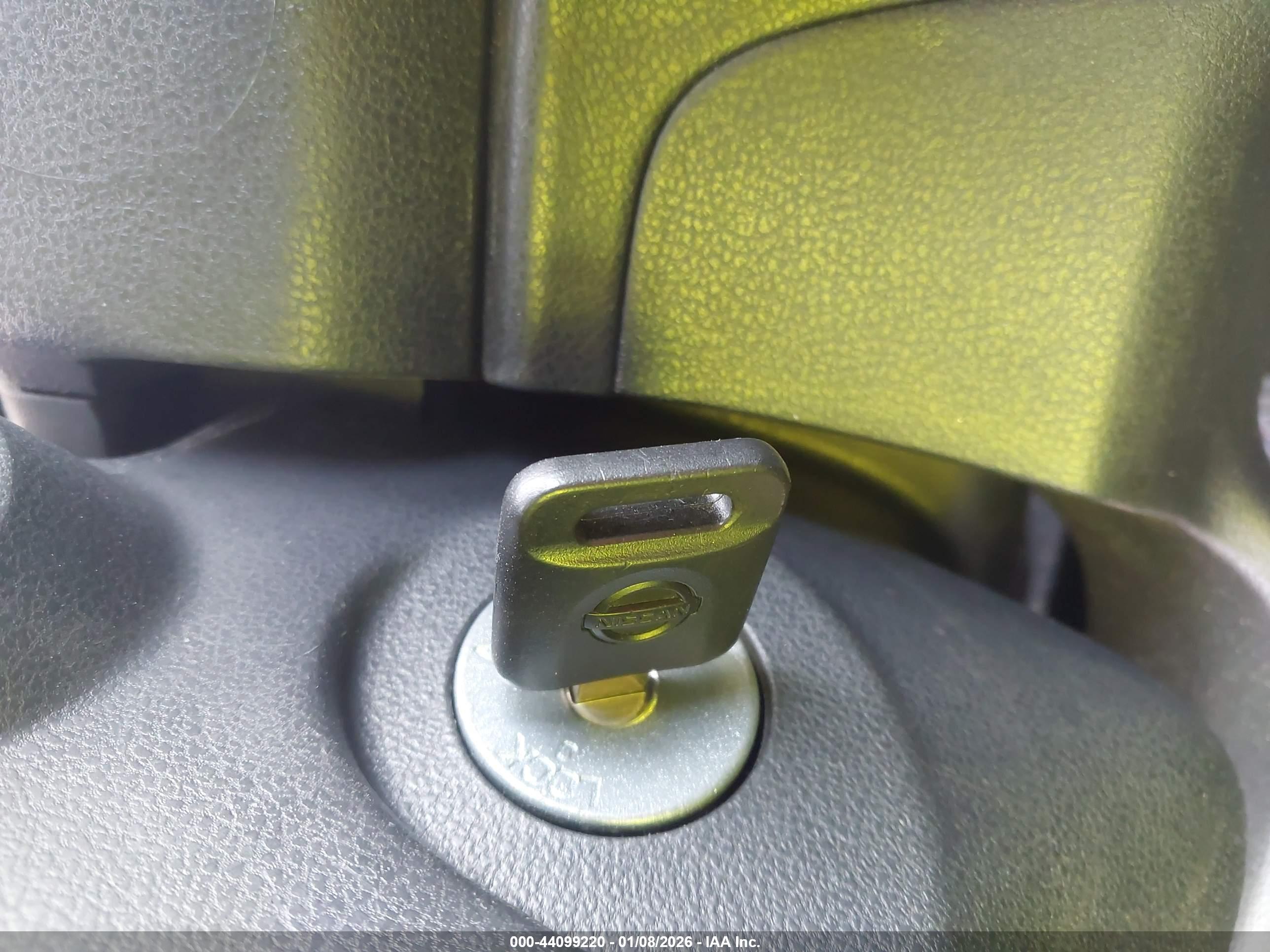 NISSAN VERSA image 11