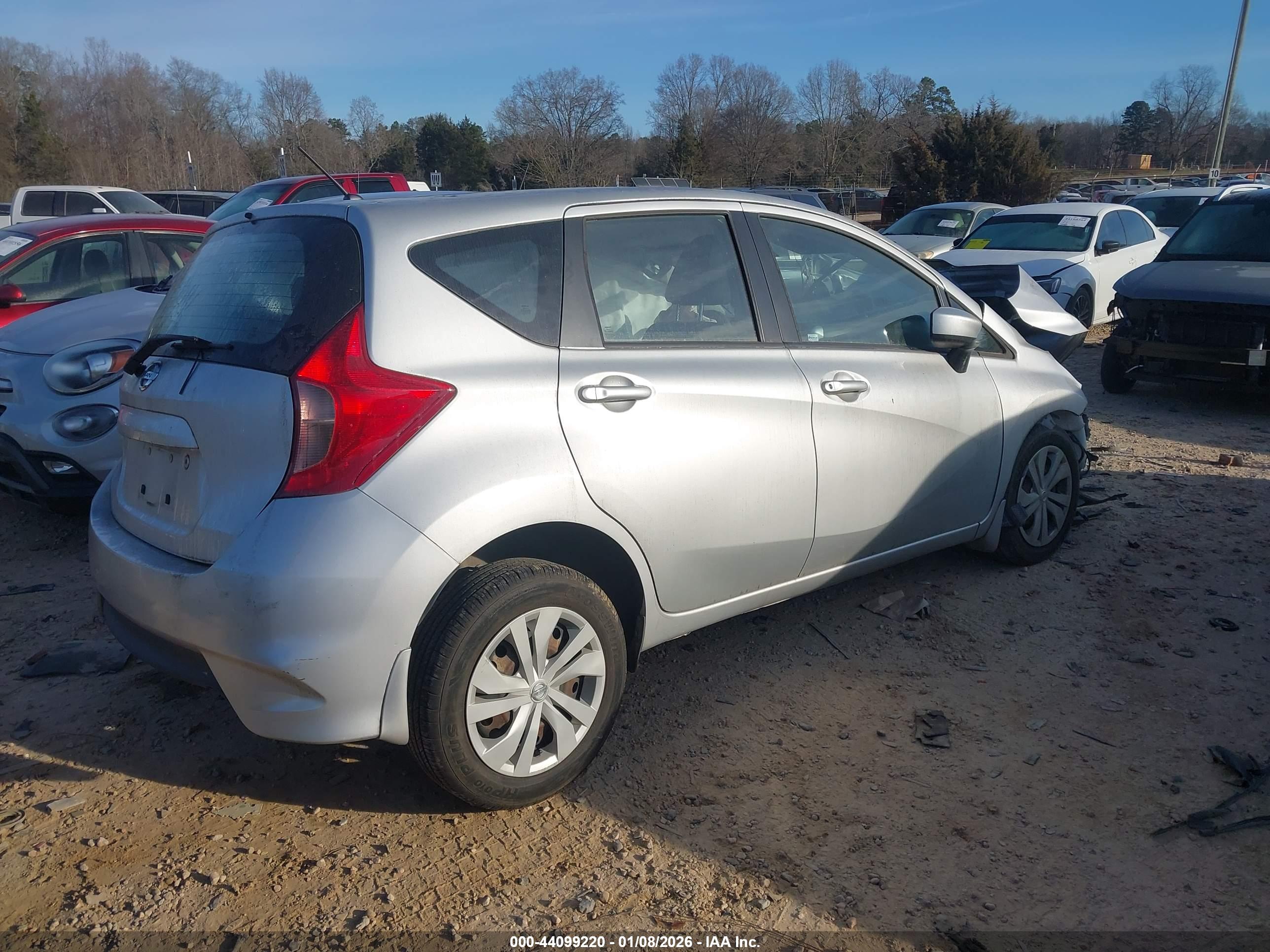 NISSAN VERSA image 4